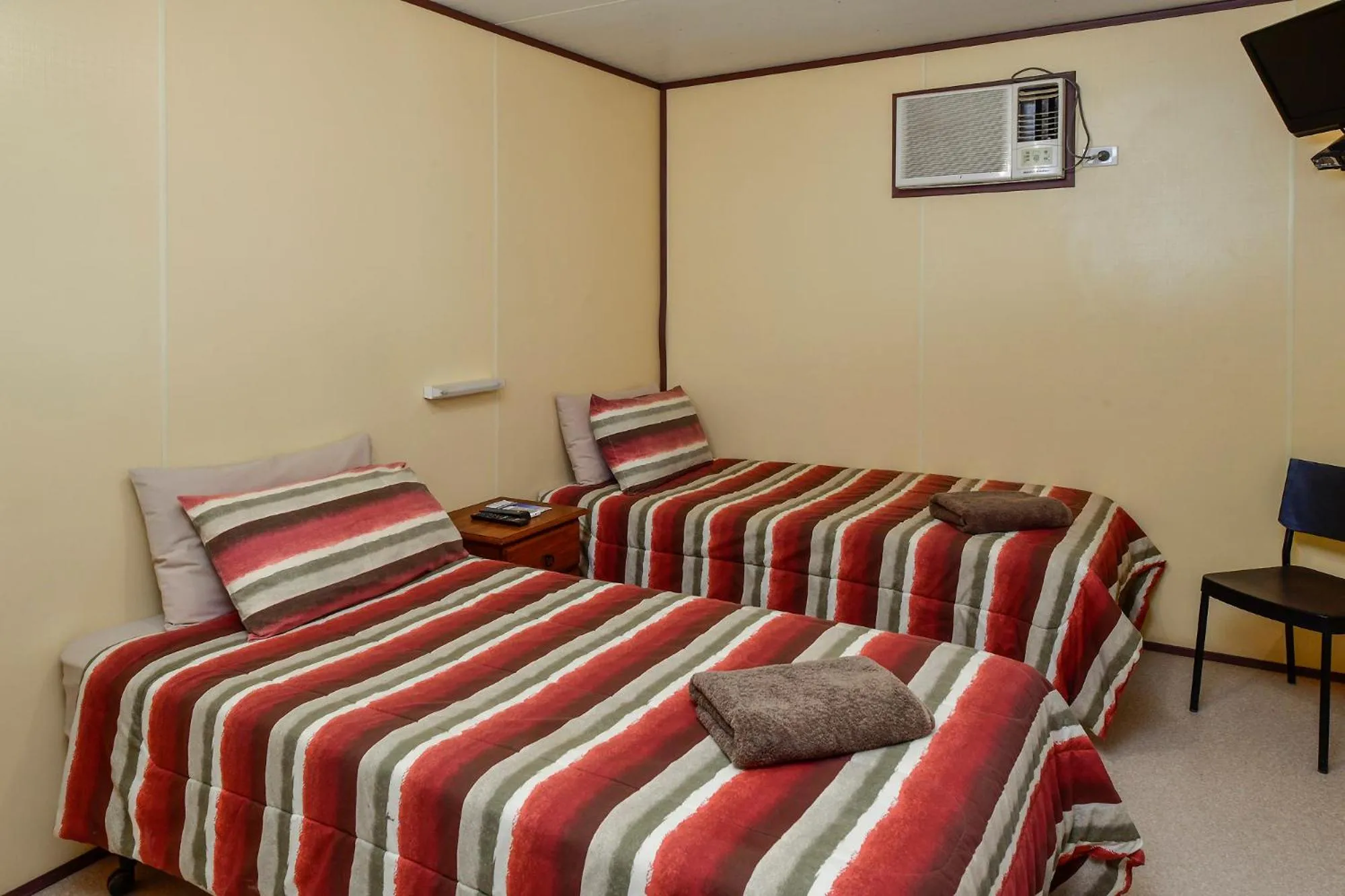 Bed in William Creek Camp Ground & Units