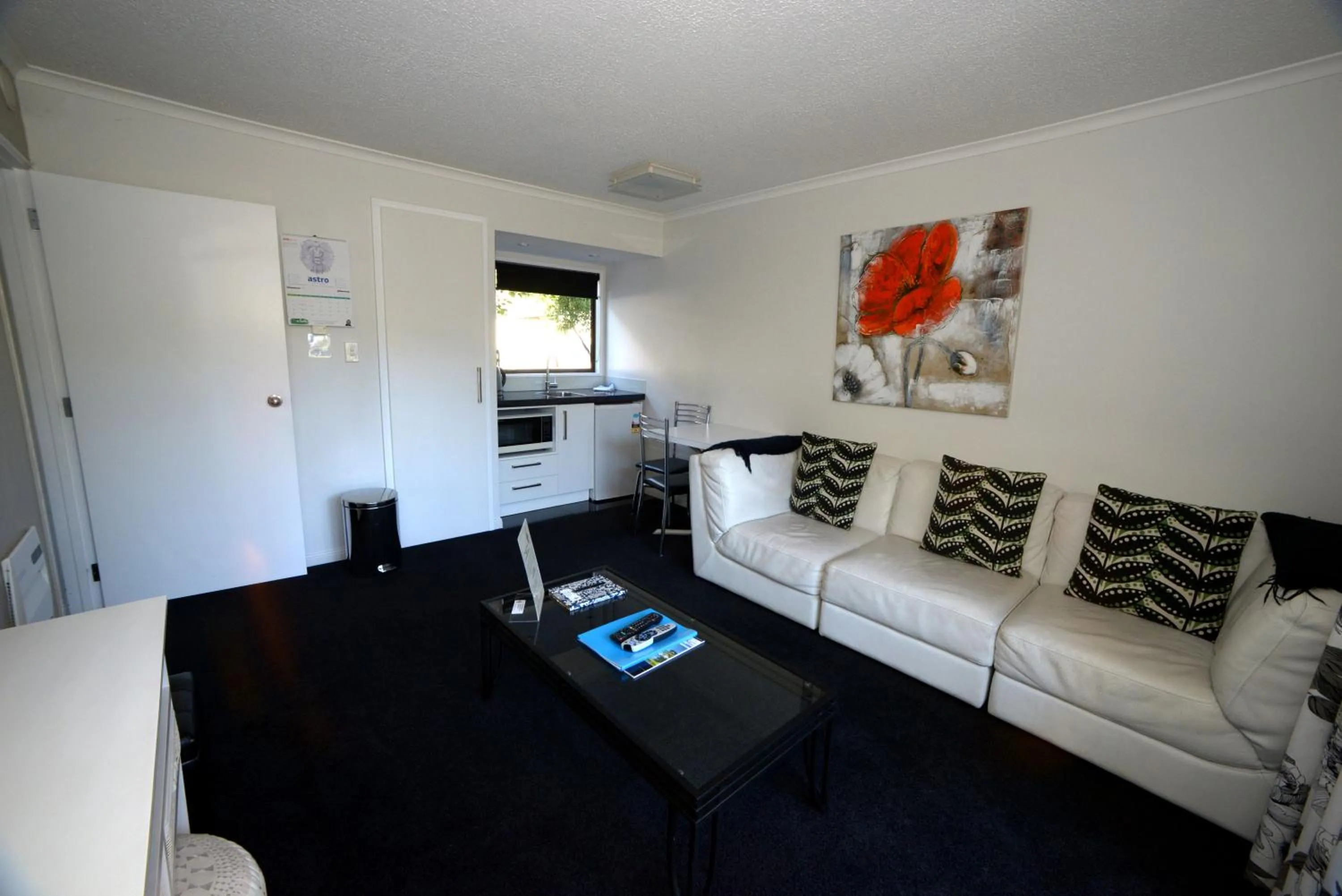 Living room in Akaroa Village Inn