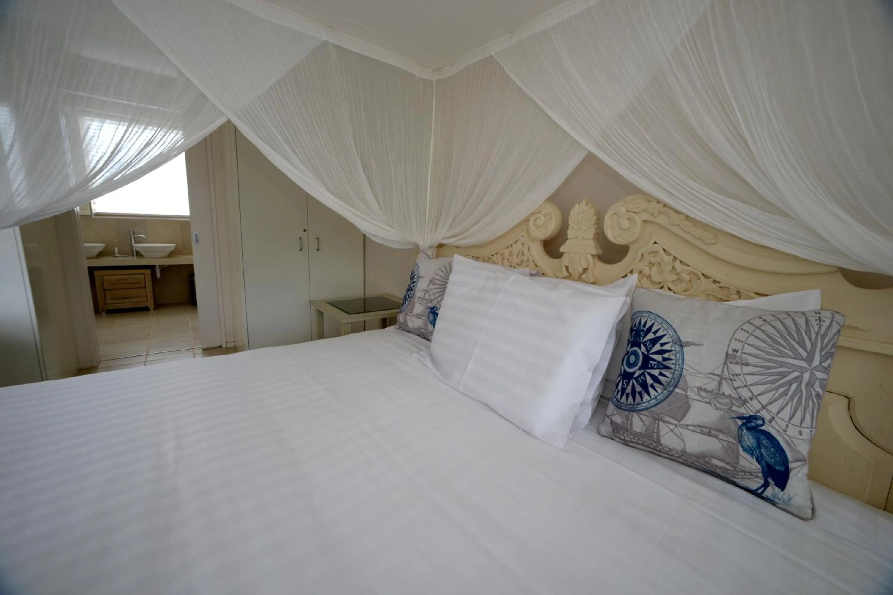 Bed in Akaroa Village Inn