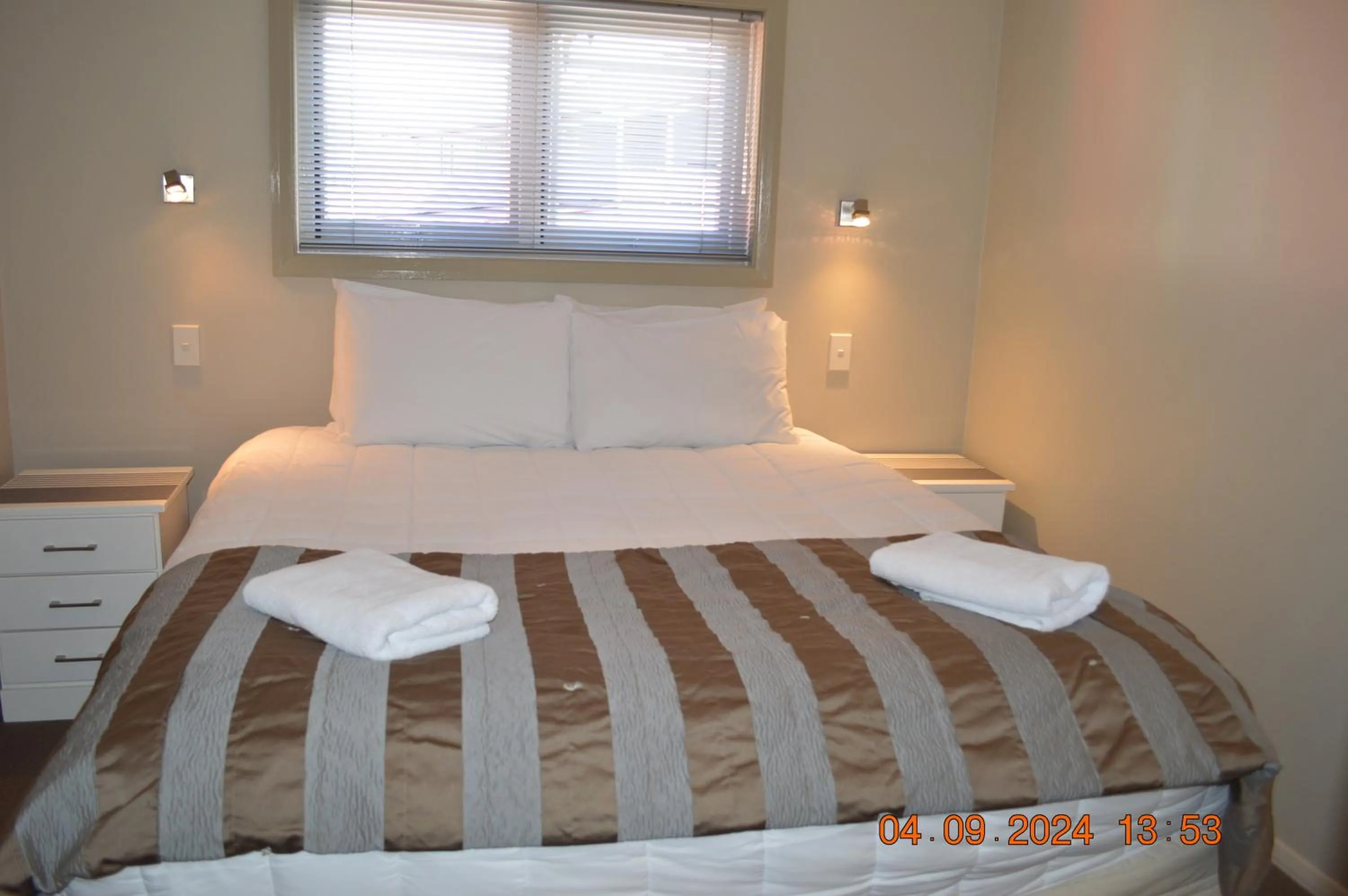 Bed in Akaroa Village Inn