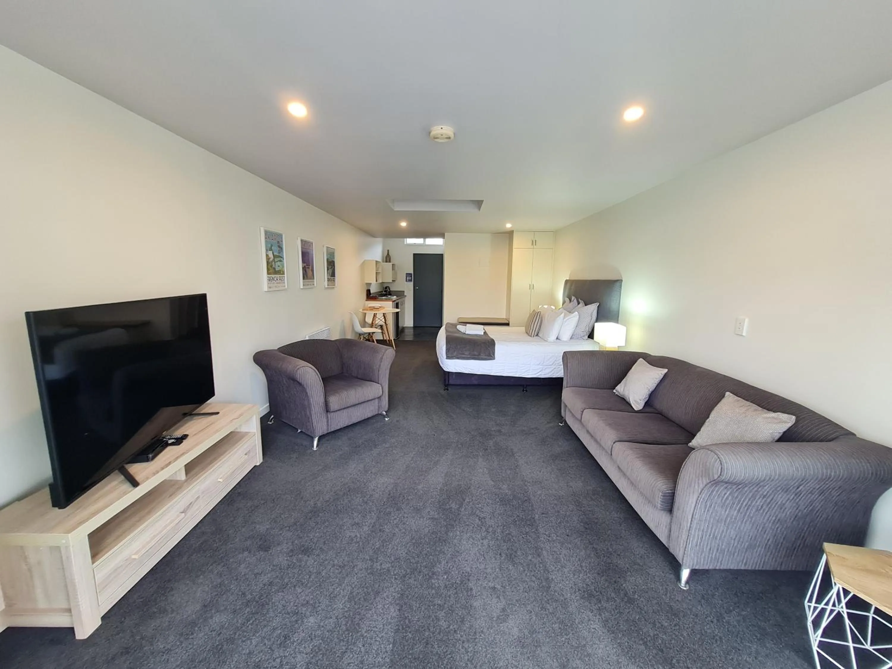 Bed in Akaroa Village Inn