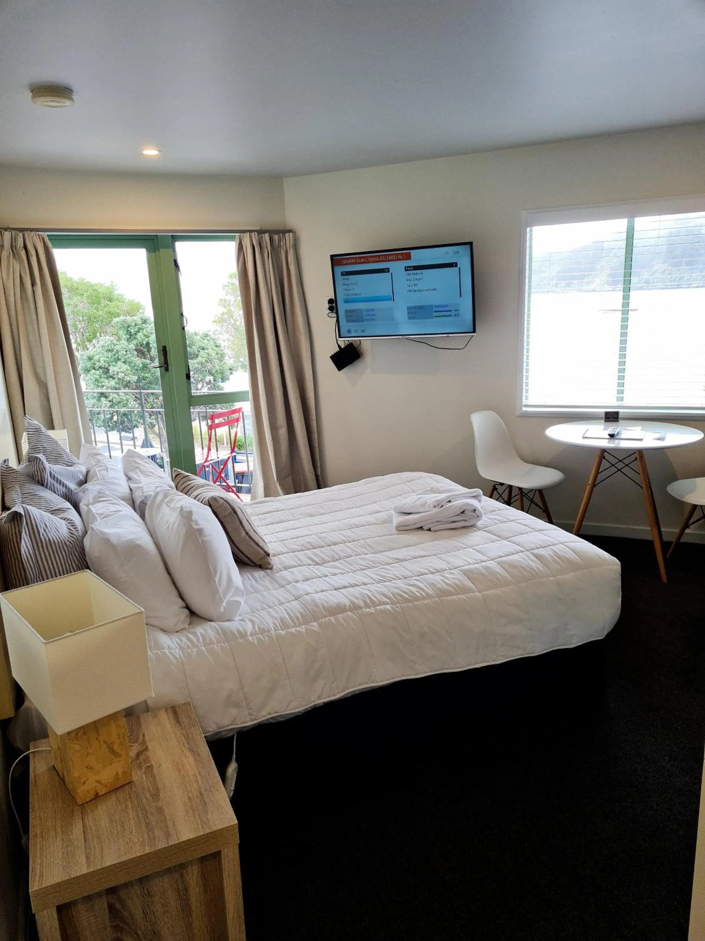 Bed in Akaroa Village Inn