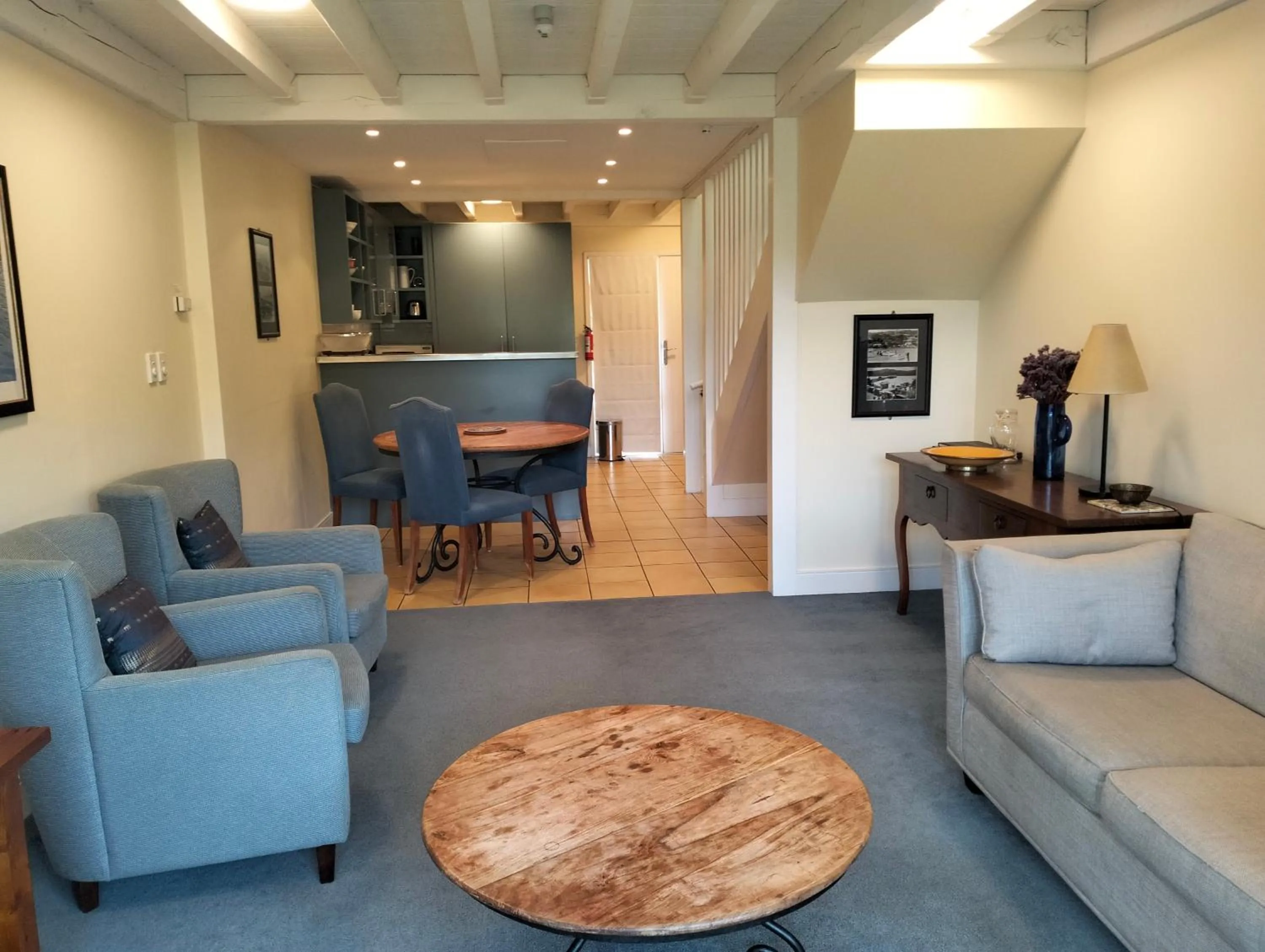 Living room in Akaroa Village Inn