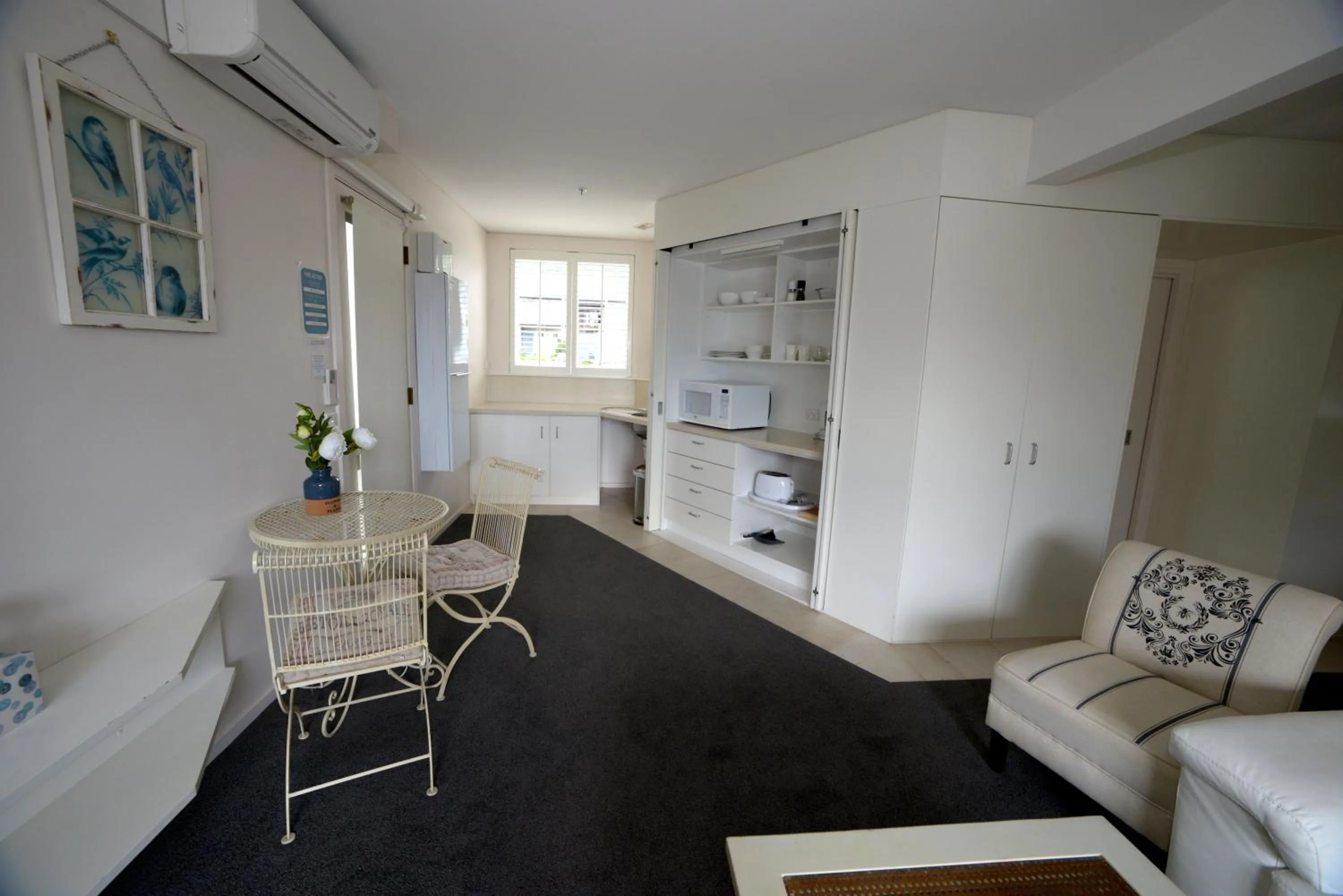 Kitchen or kitchenette in Akaroa Village Inn