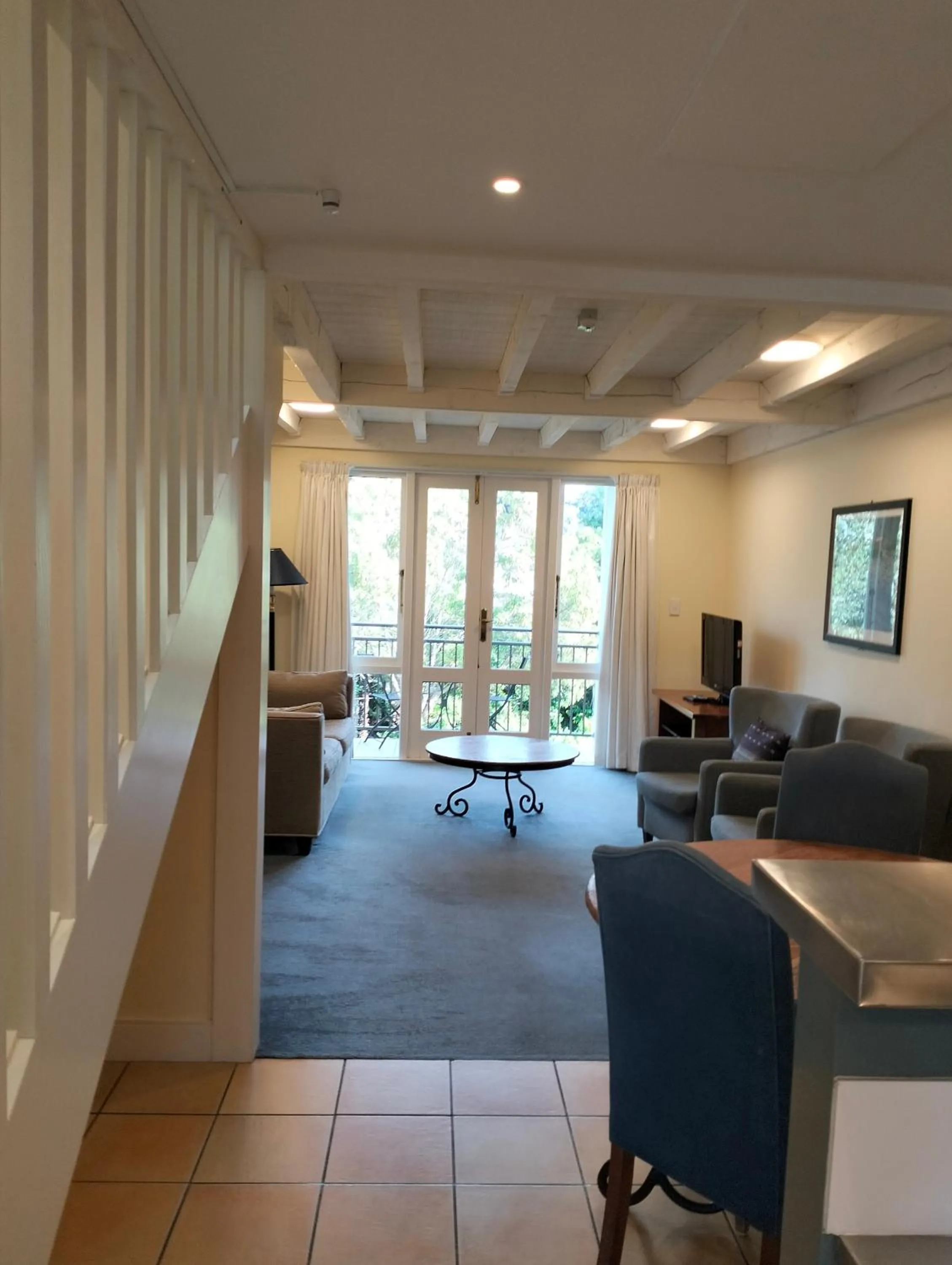 Living room in Akaroa Village Inn