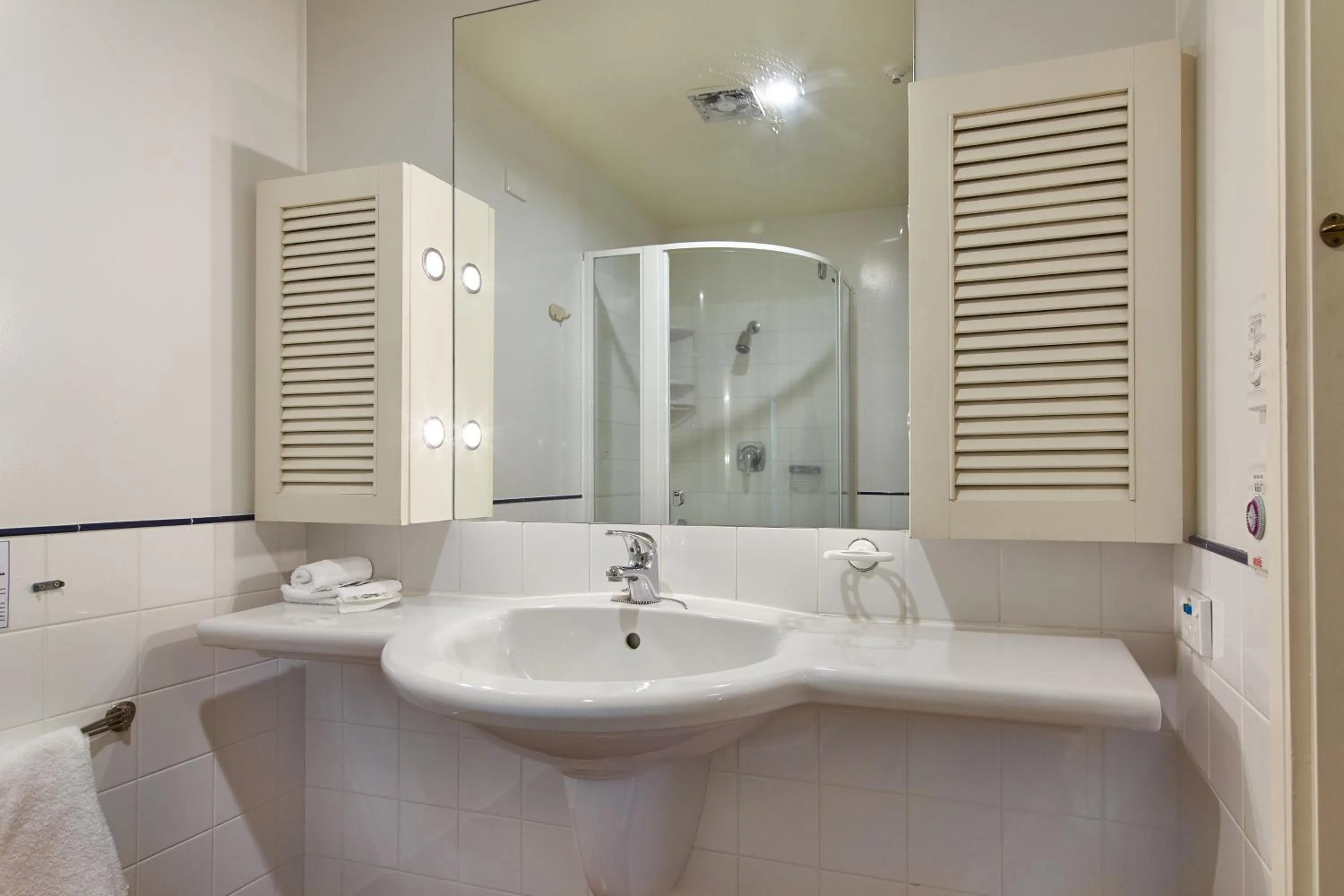 Bathroom in Akaroa Village Inn