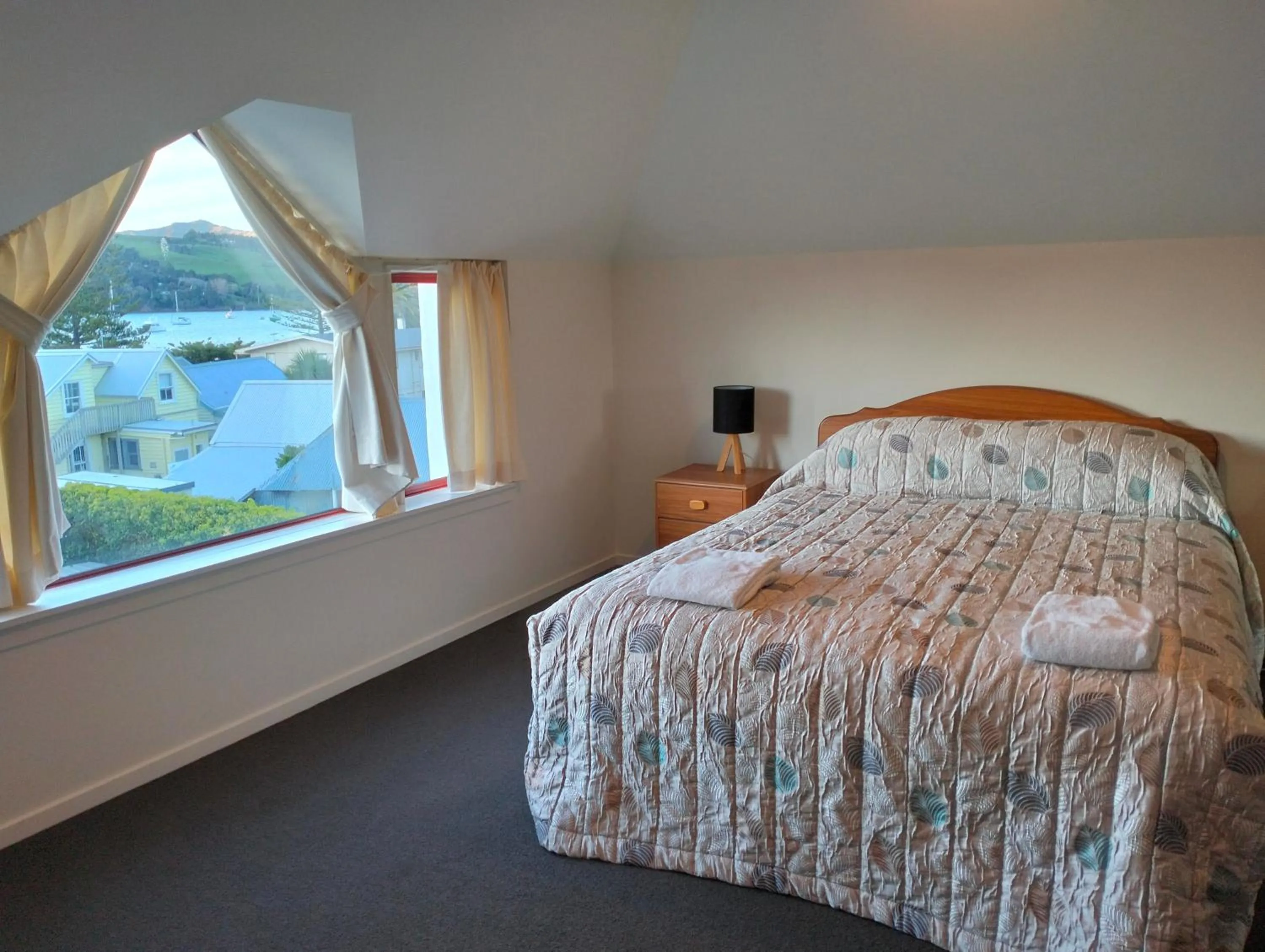 Bedroom, Bed in Akaroa Village Inn
