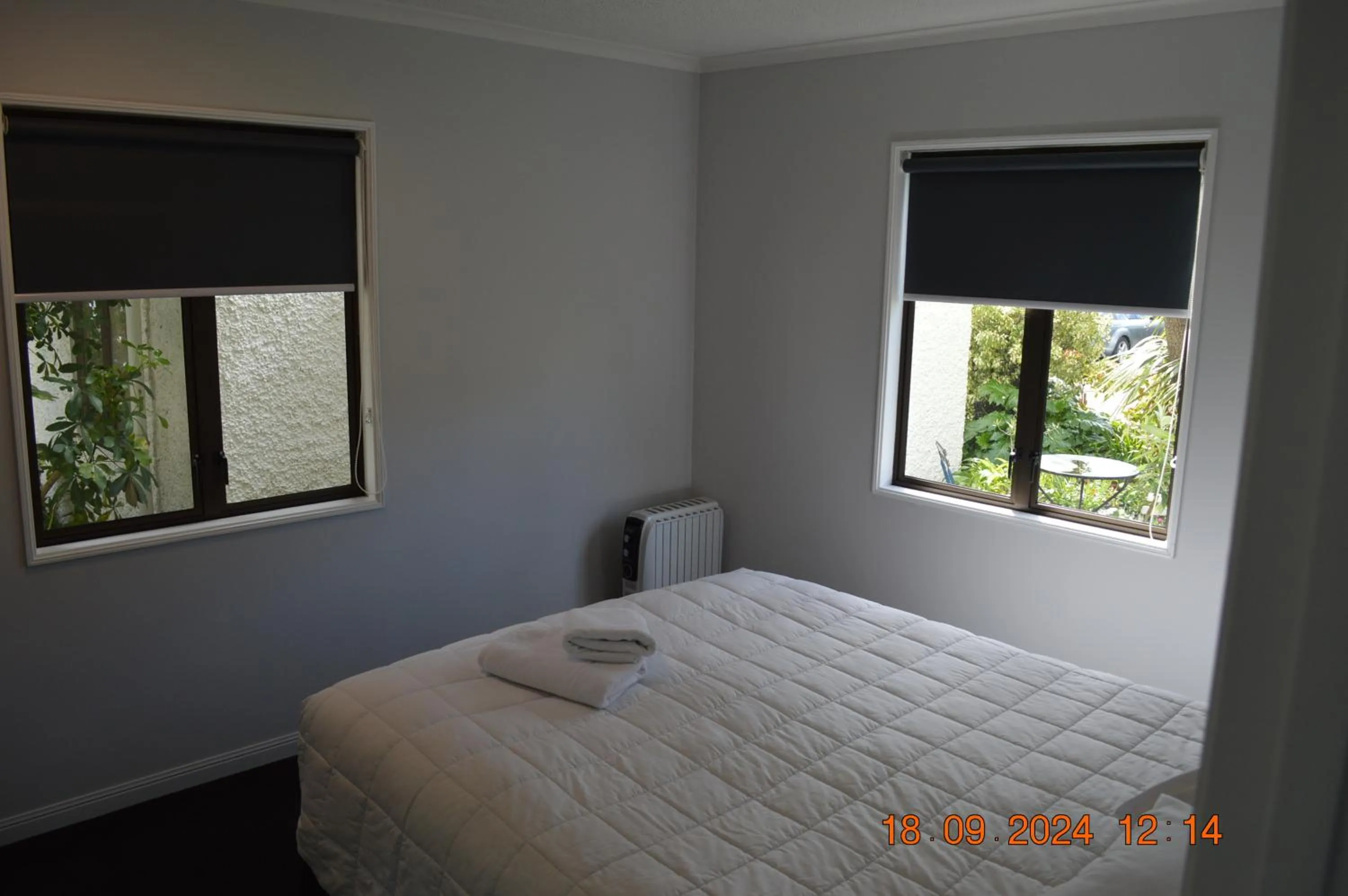 Bed in Akaroa Village Inn