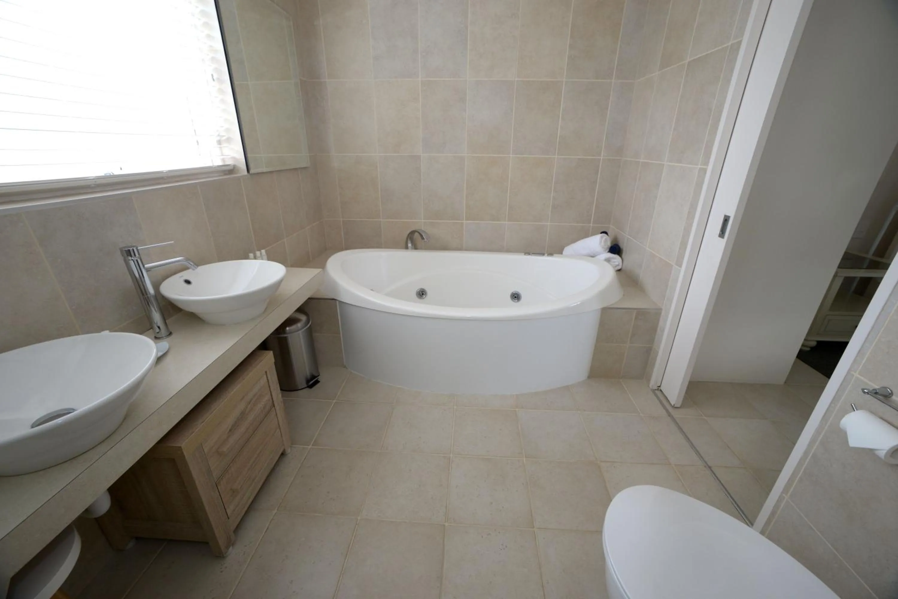 Bathroom in Akaroa Village Inn