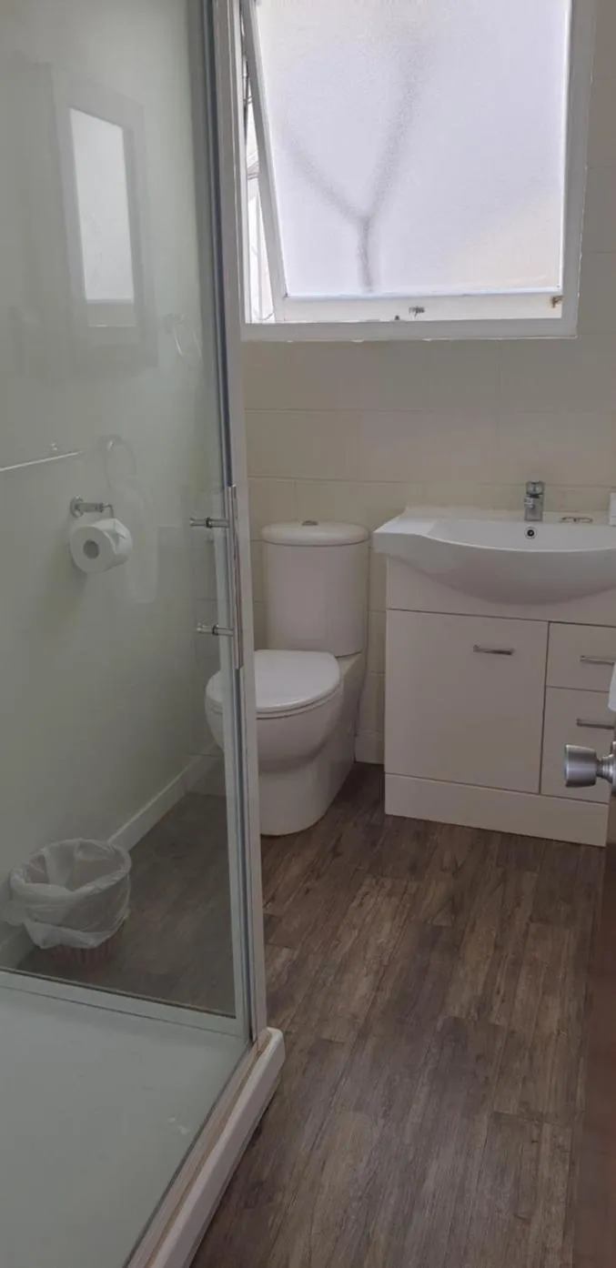 Bathroom in Akaroa Village Inn