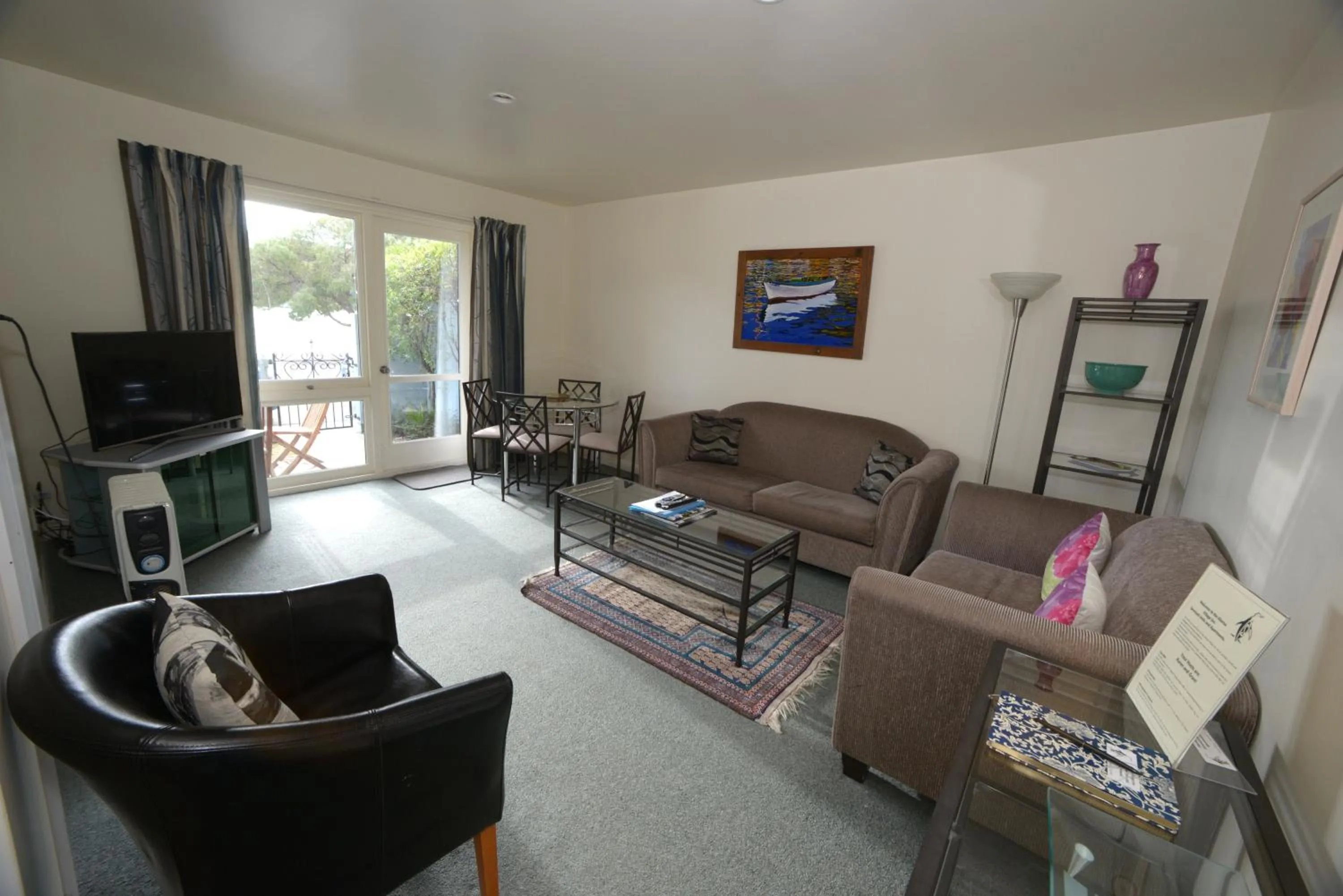 Living room in Akaroa Village Inn