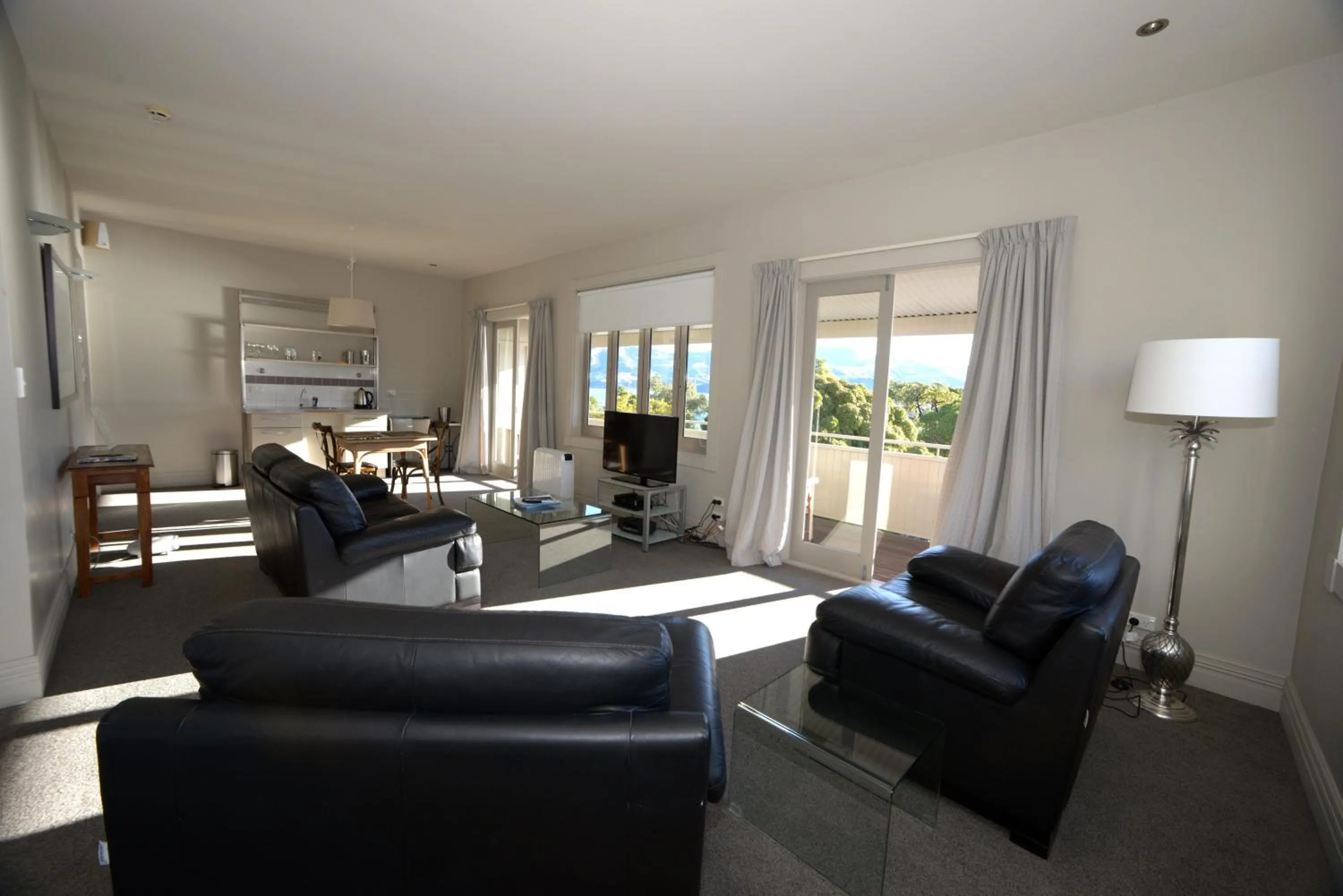 Living room in Akaroa Village Inn