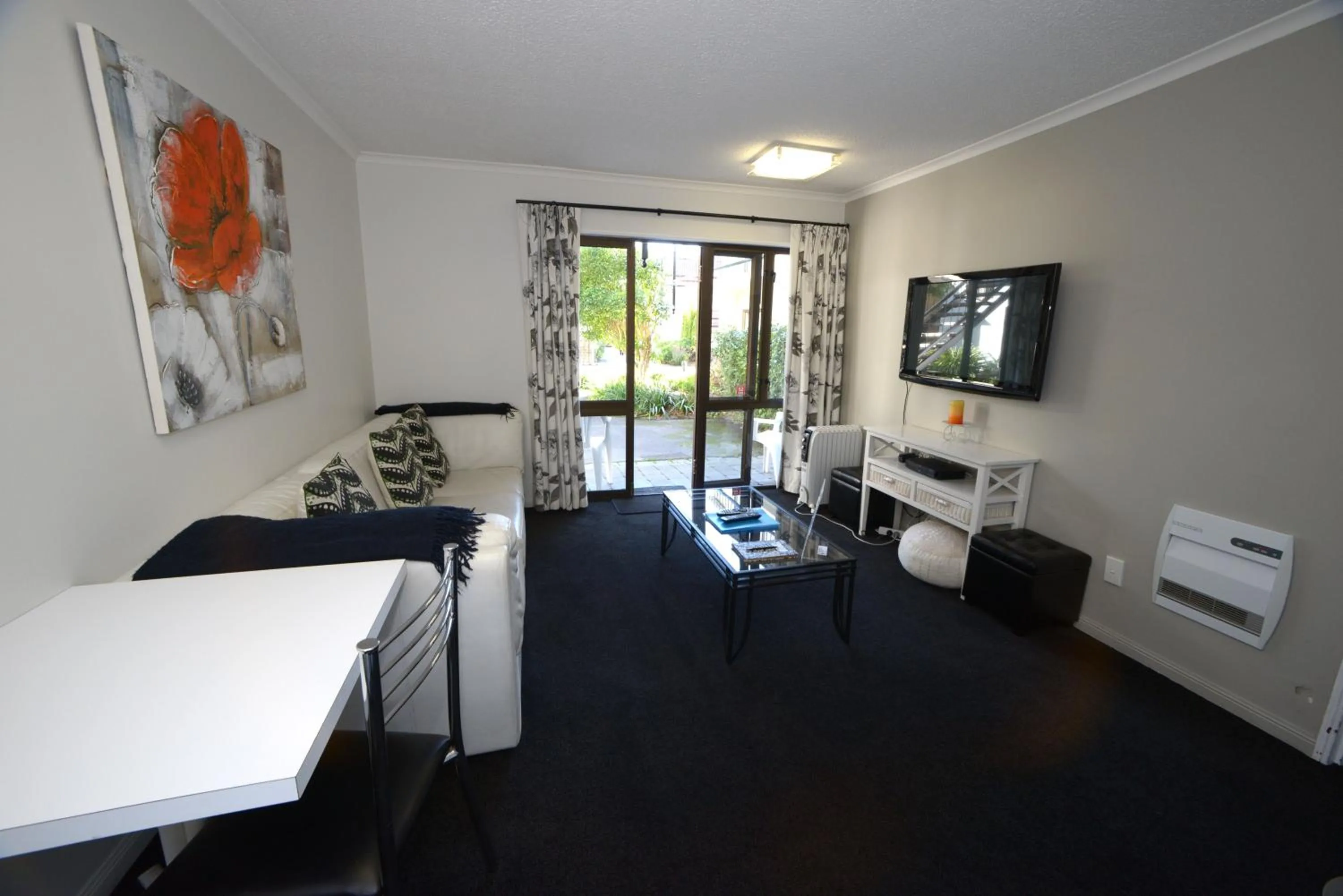 Living room in Akaroa Village Inn