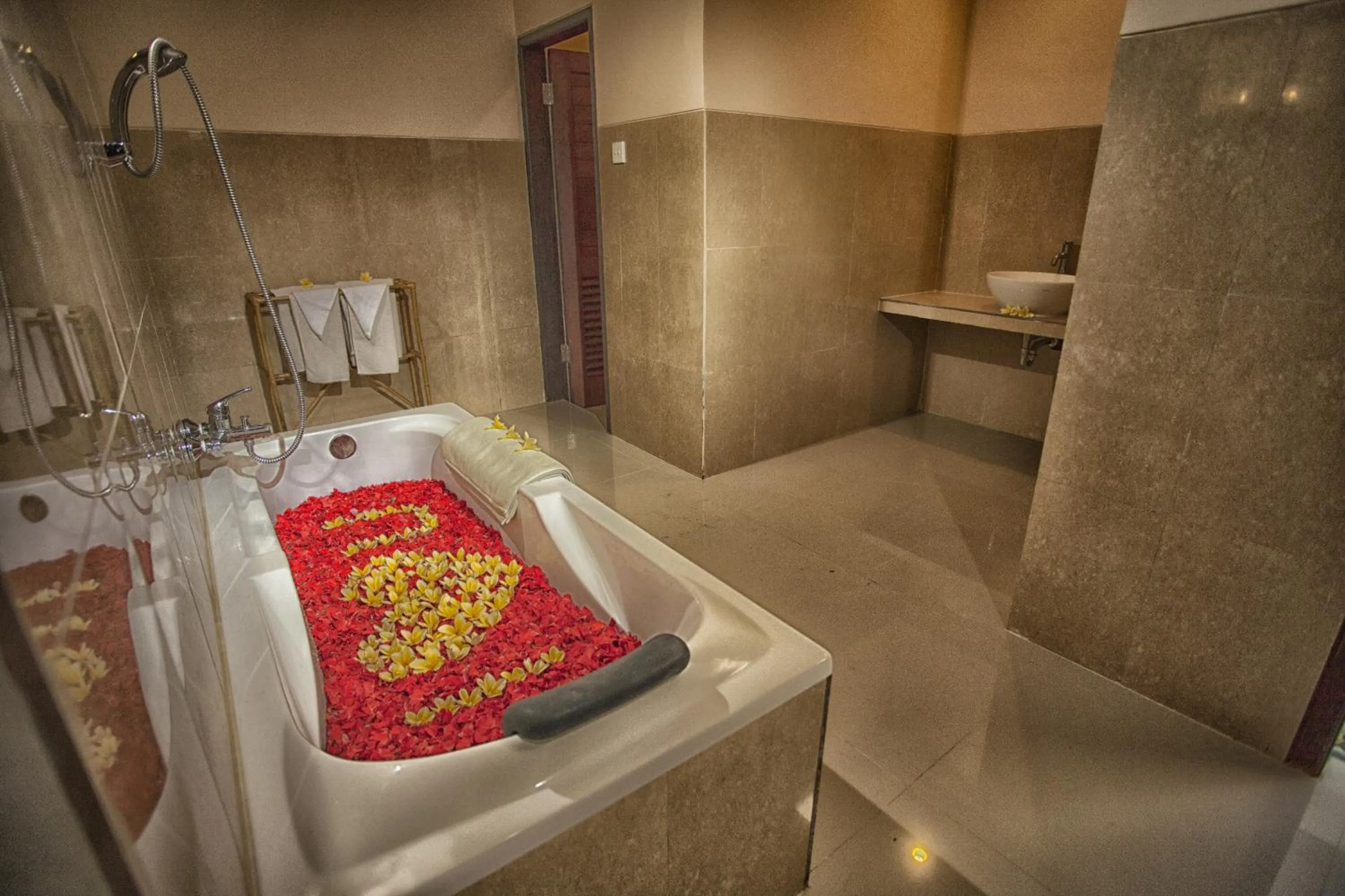 Shower, Bed in The Sawah Resort & Villa