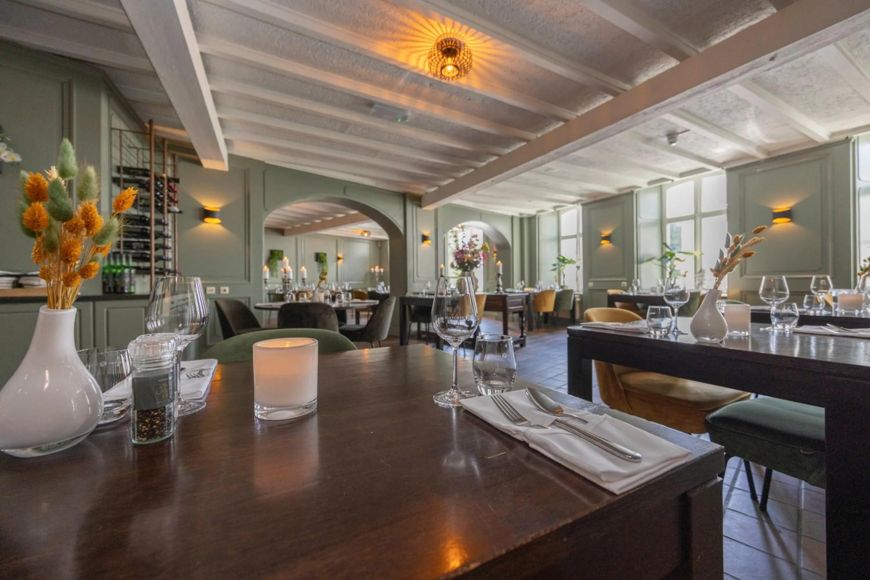 Restaurant/places to eat in Fletcher Hotel La Ville Blanche