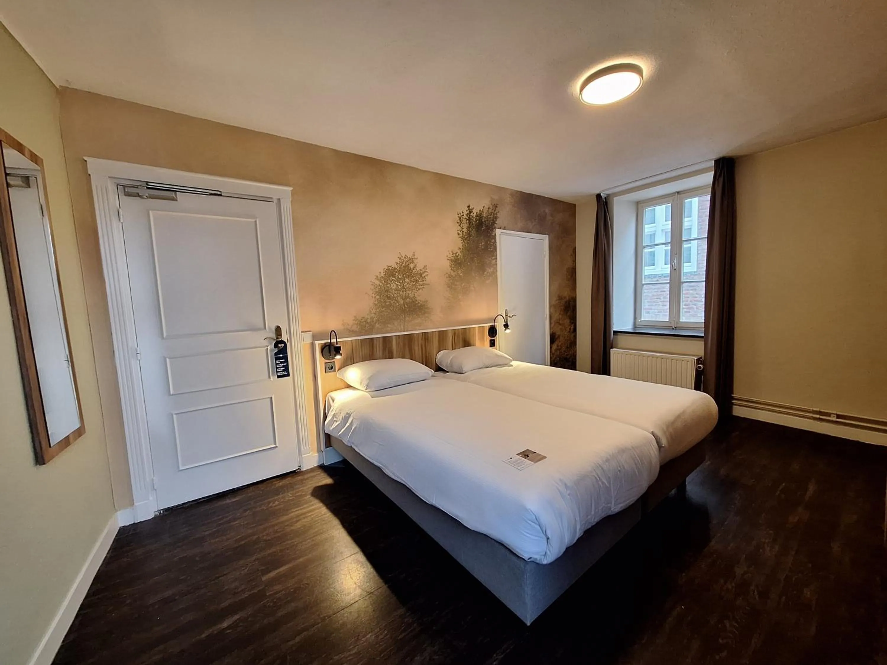 Bedroom, Bed in Fletcher Hotel La Ville Blanche