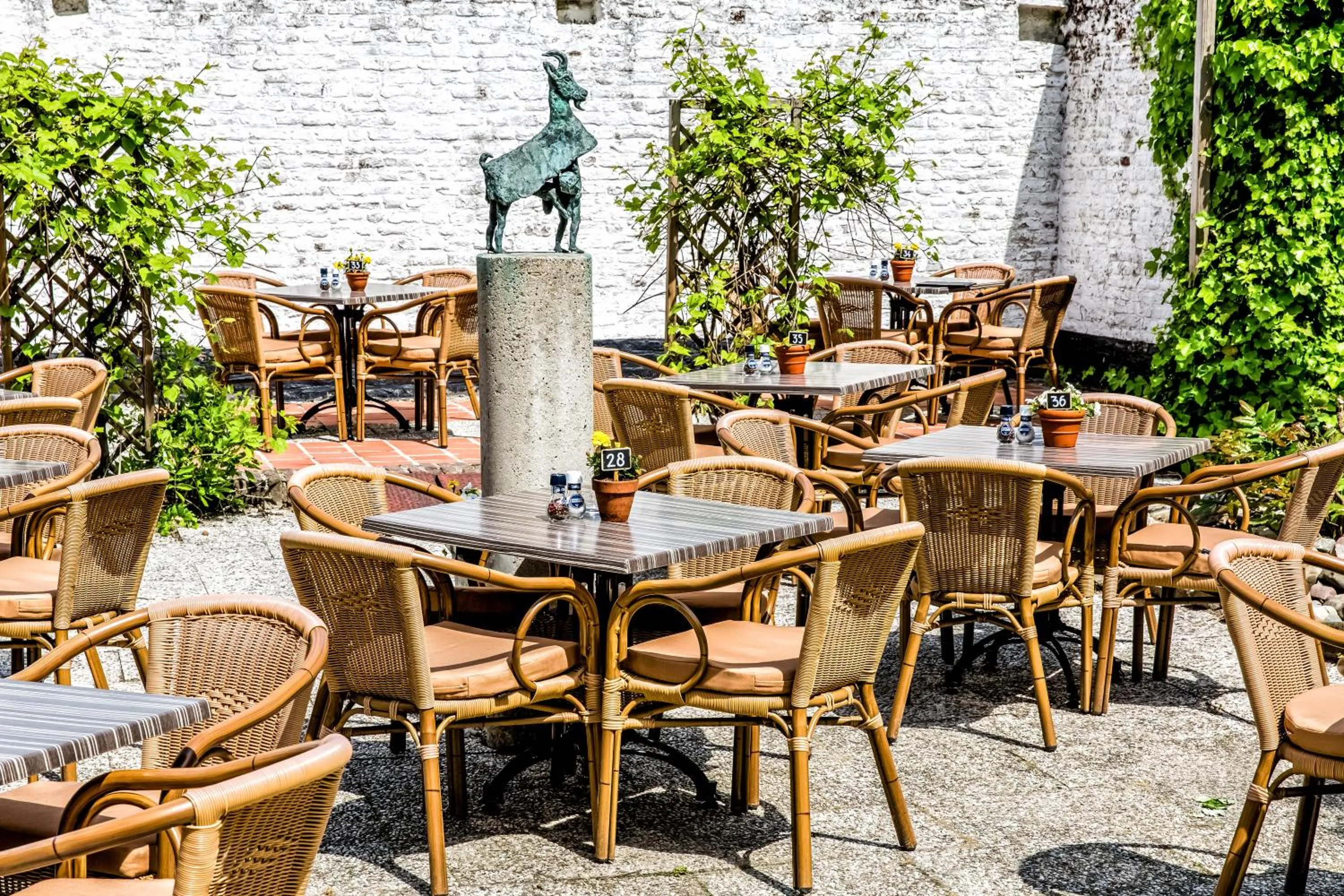 Food and drinks in Fletcher Hotel La Ville Blanche