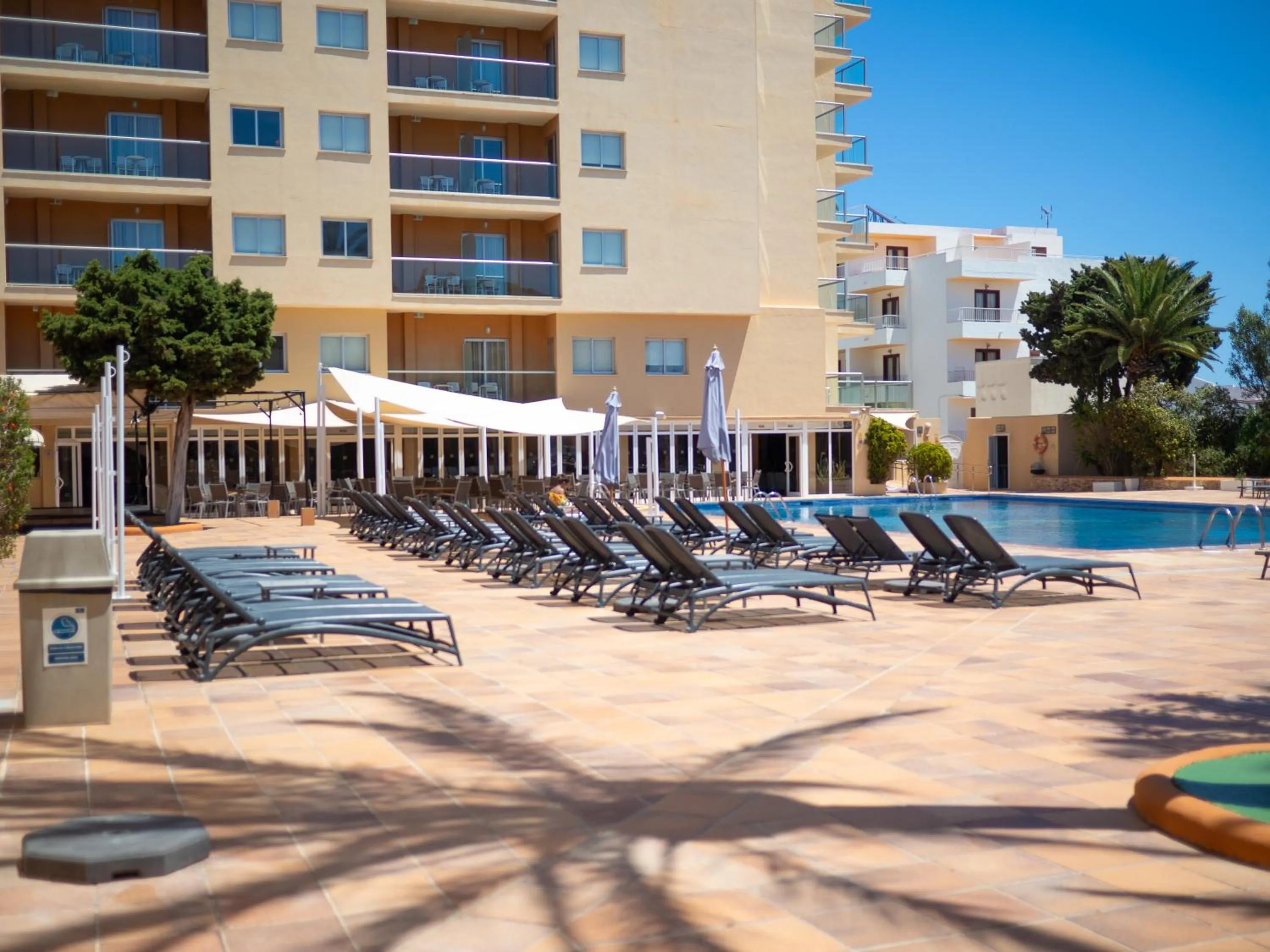 Property building in Hotel Atlantic by Hoteles Centric