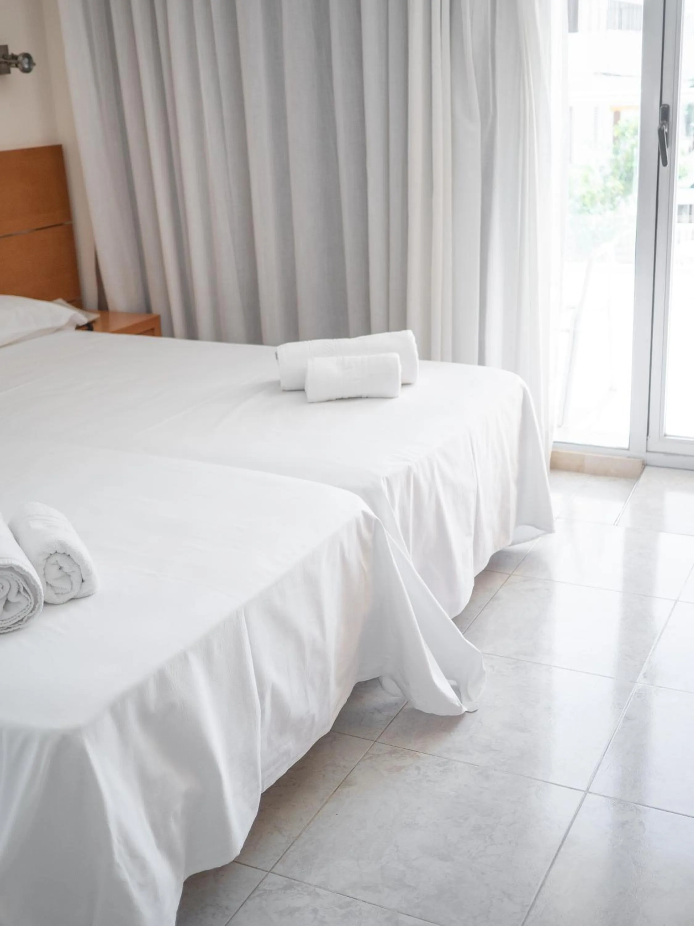 room service in Hotel Atlantic by Hoteles Centric