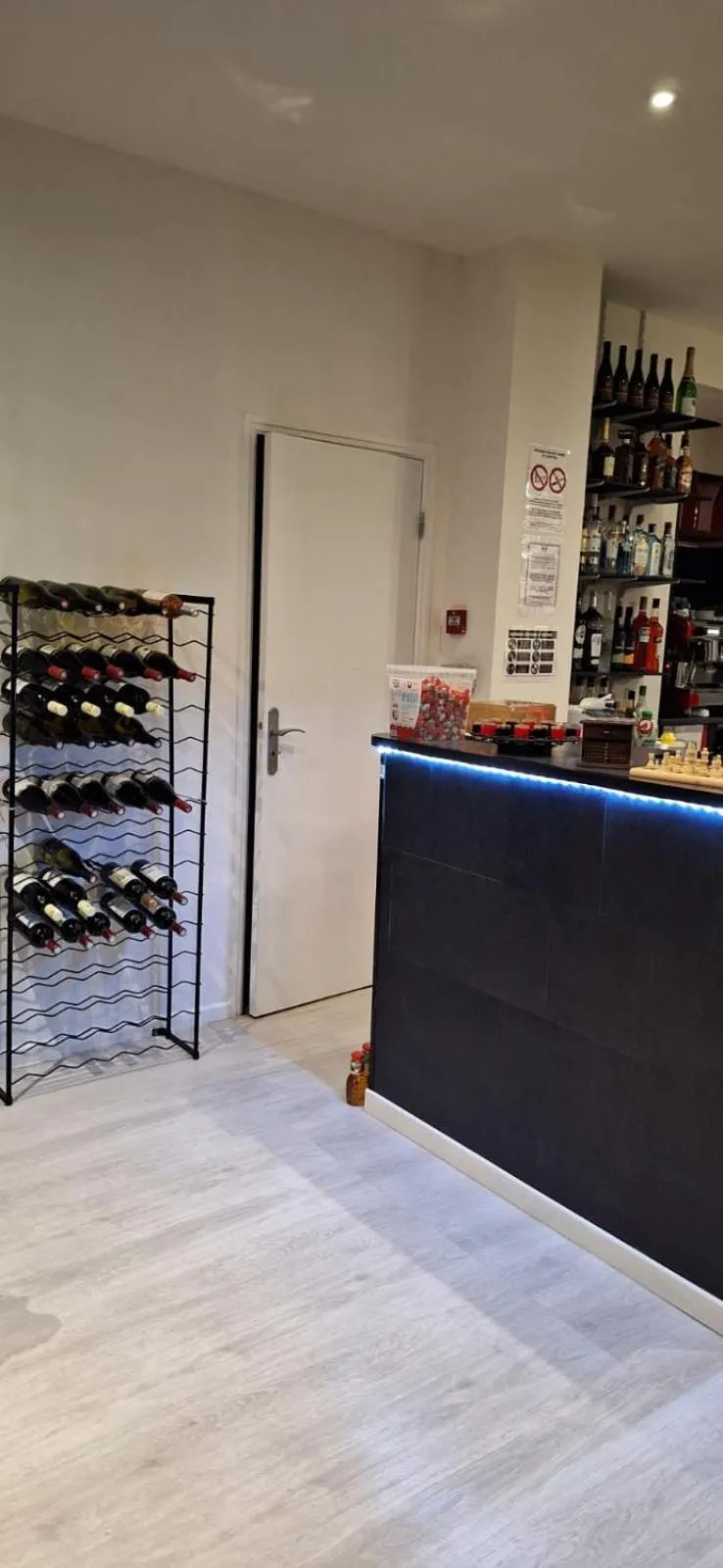 Restaurant/places to eat in hôtel- restaurant le Saint Quentin