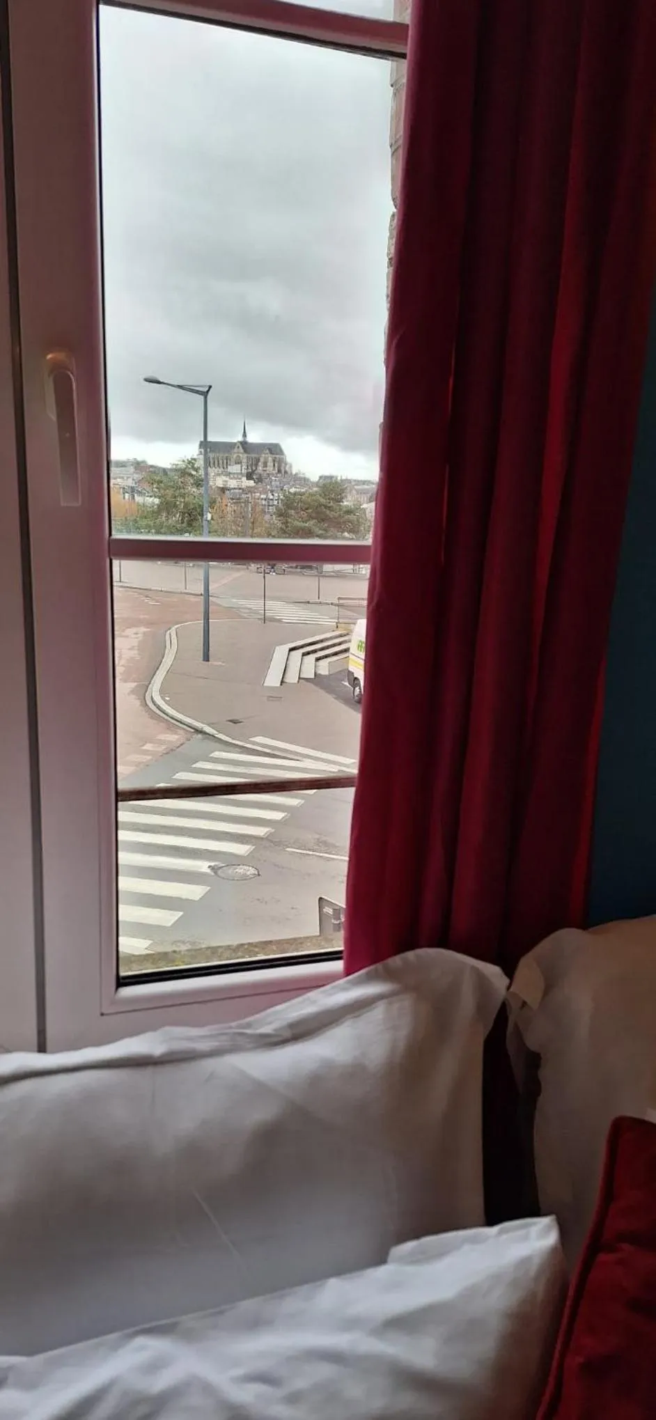 Bed in hôtel- restaurant le Saint Quentin