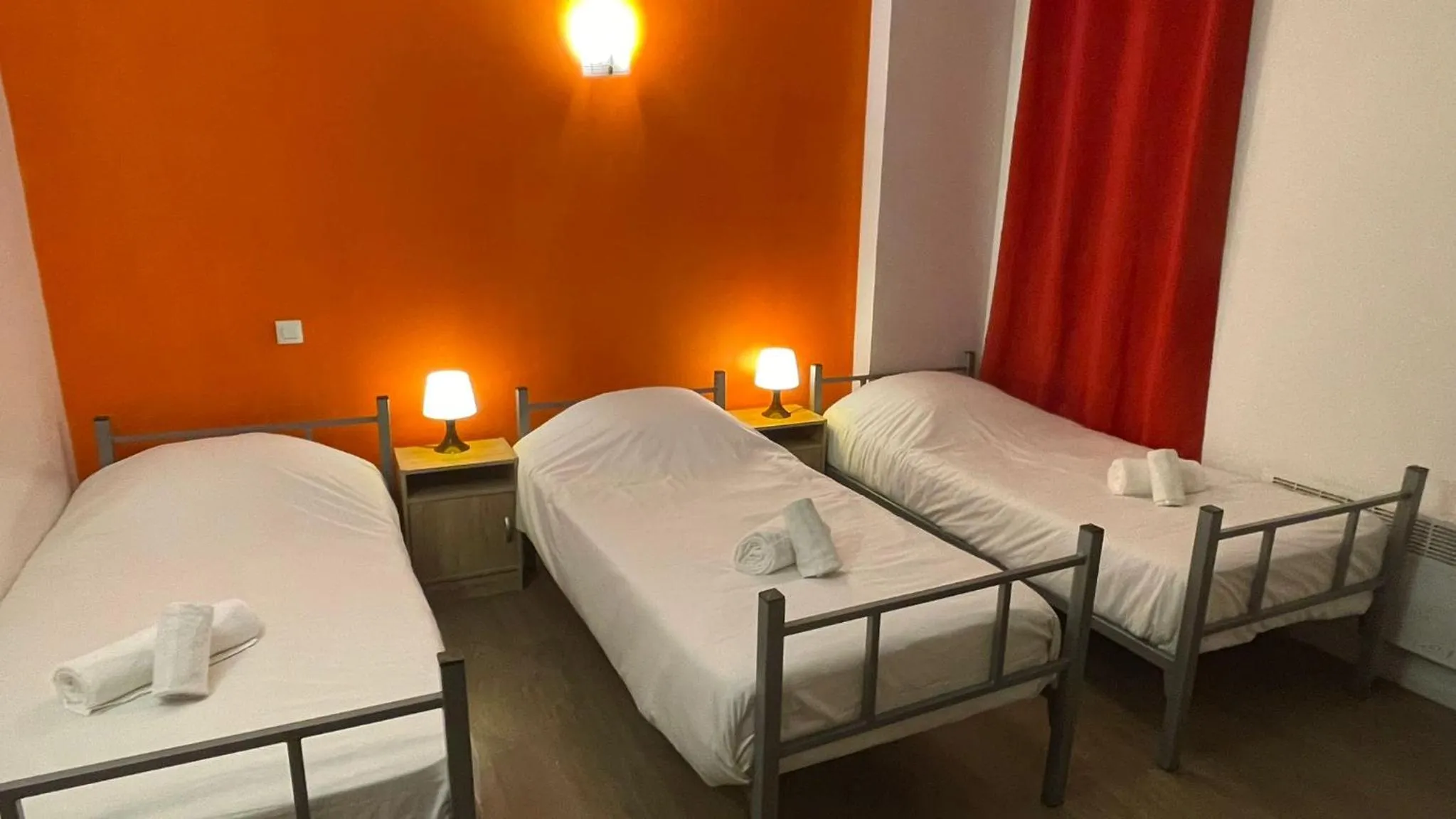 Bedroom in hôtel- restaurant le Saint Quentin