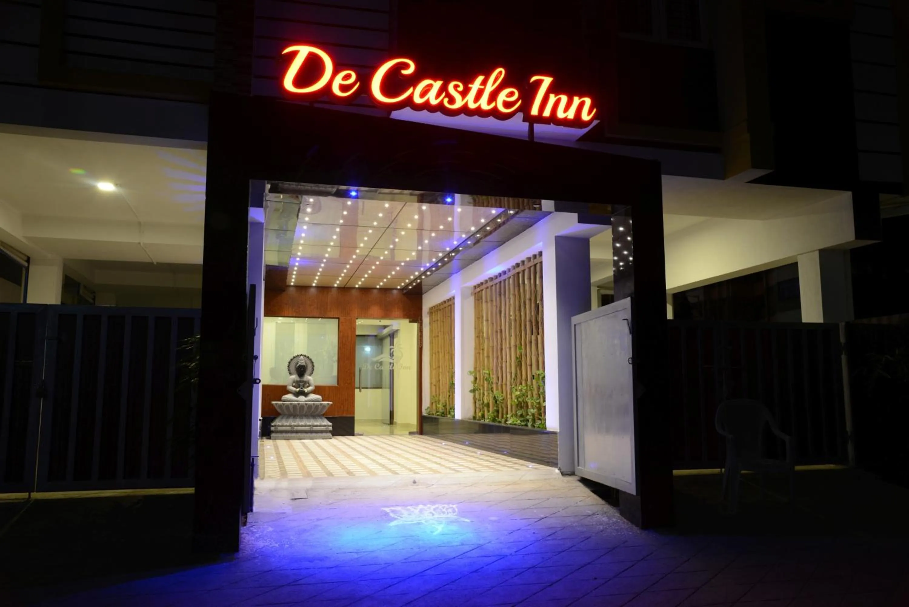 Facade/entrance in De Castle Inn