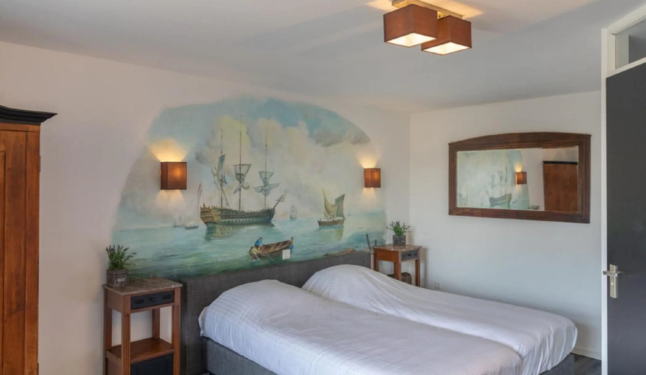 Bedroom, Bed in Hotel-Restaurant Loodsmans Welvaren