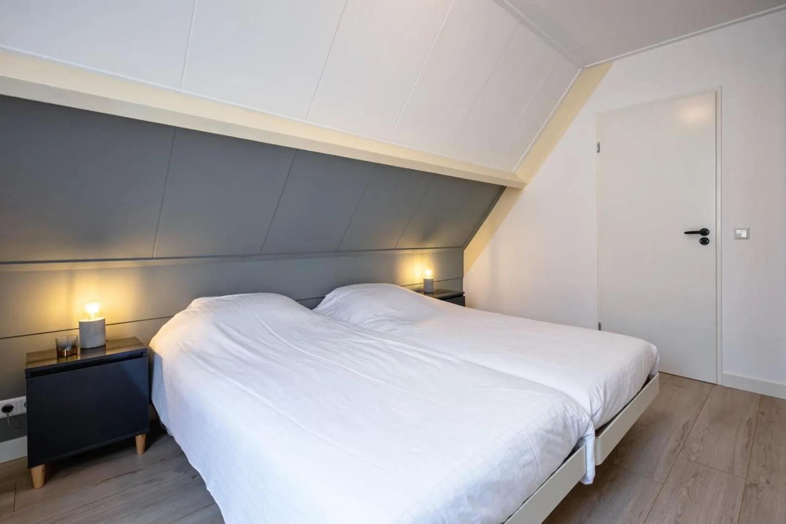 Bed in Hotel-Restaurant Loodsmans Welvaren