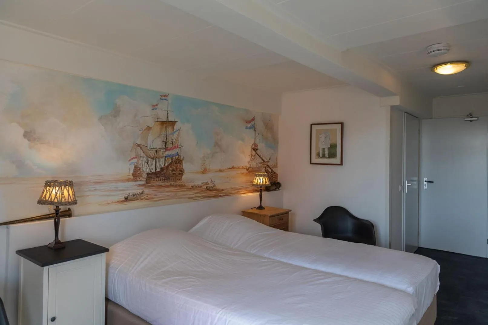 Bedroom, Bed in Hotel-Restaurant Loodsmans Welvaren