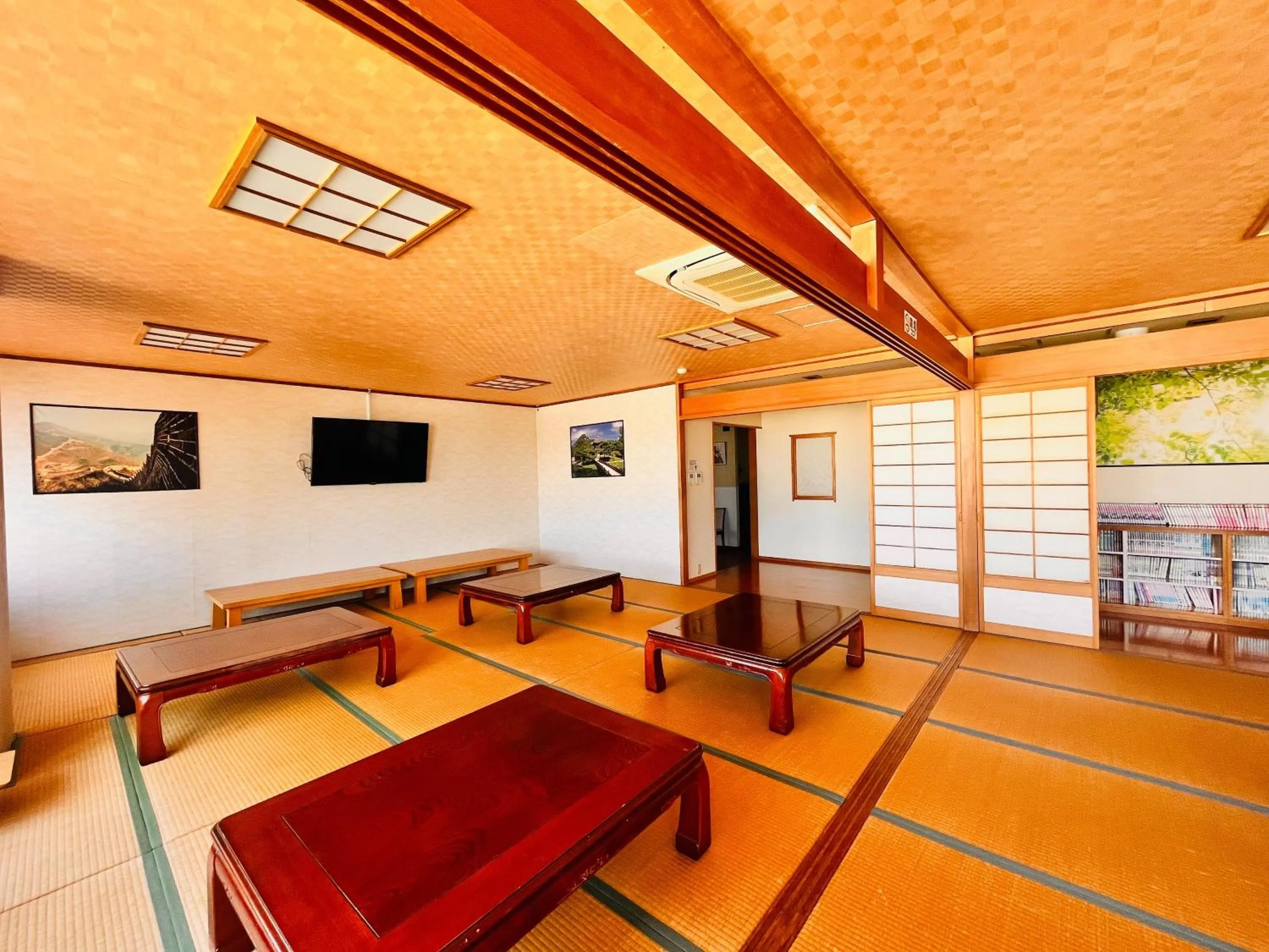 Restaurant/places to eat in Hotel Orox