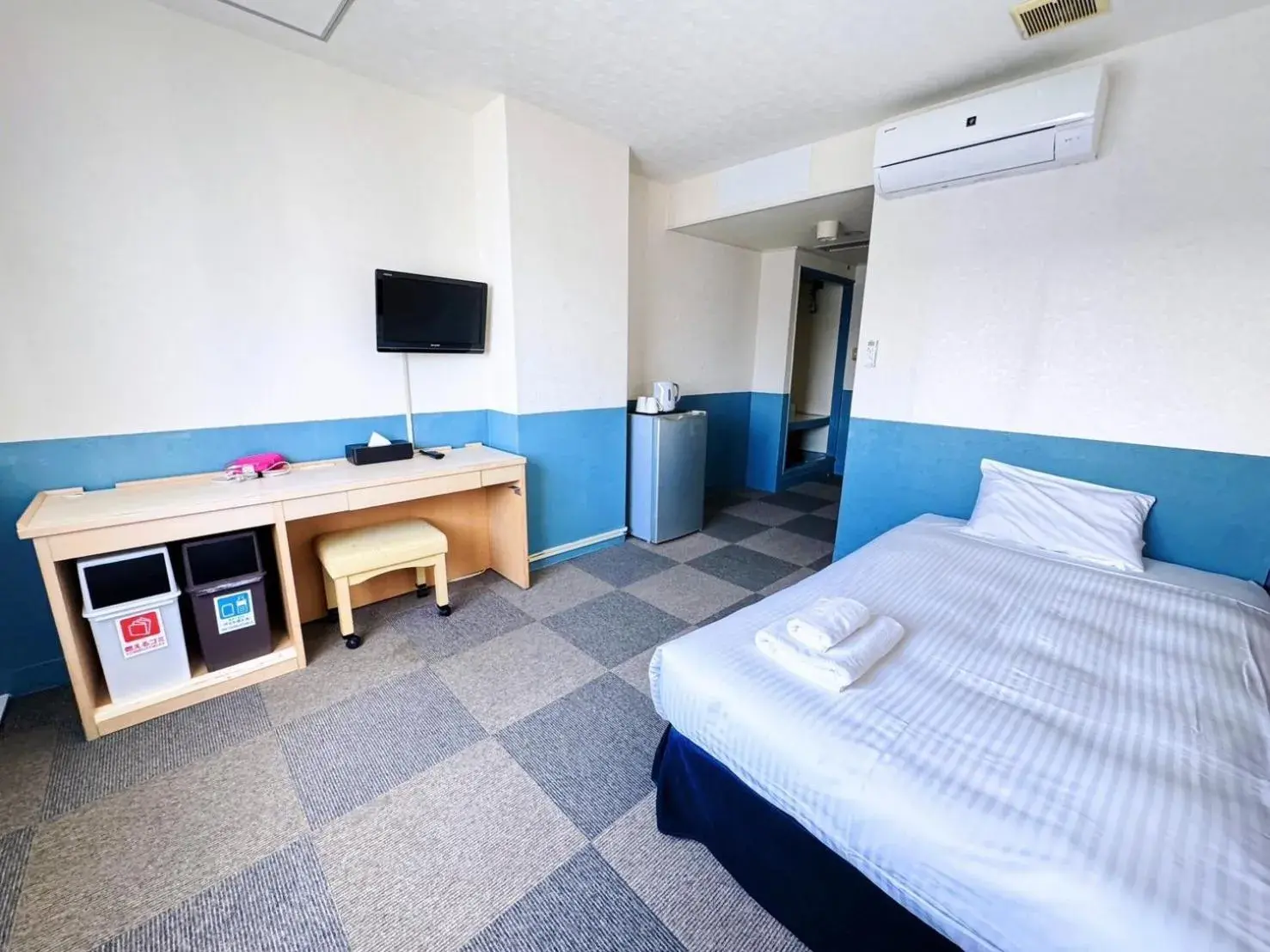 Single Room - single occupancy - Smoking (E-Cigarets Only) in Hotel Orox Single Room - single occupancy - Smoking (E-Cigarets Only) in Hotel Orox