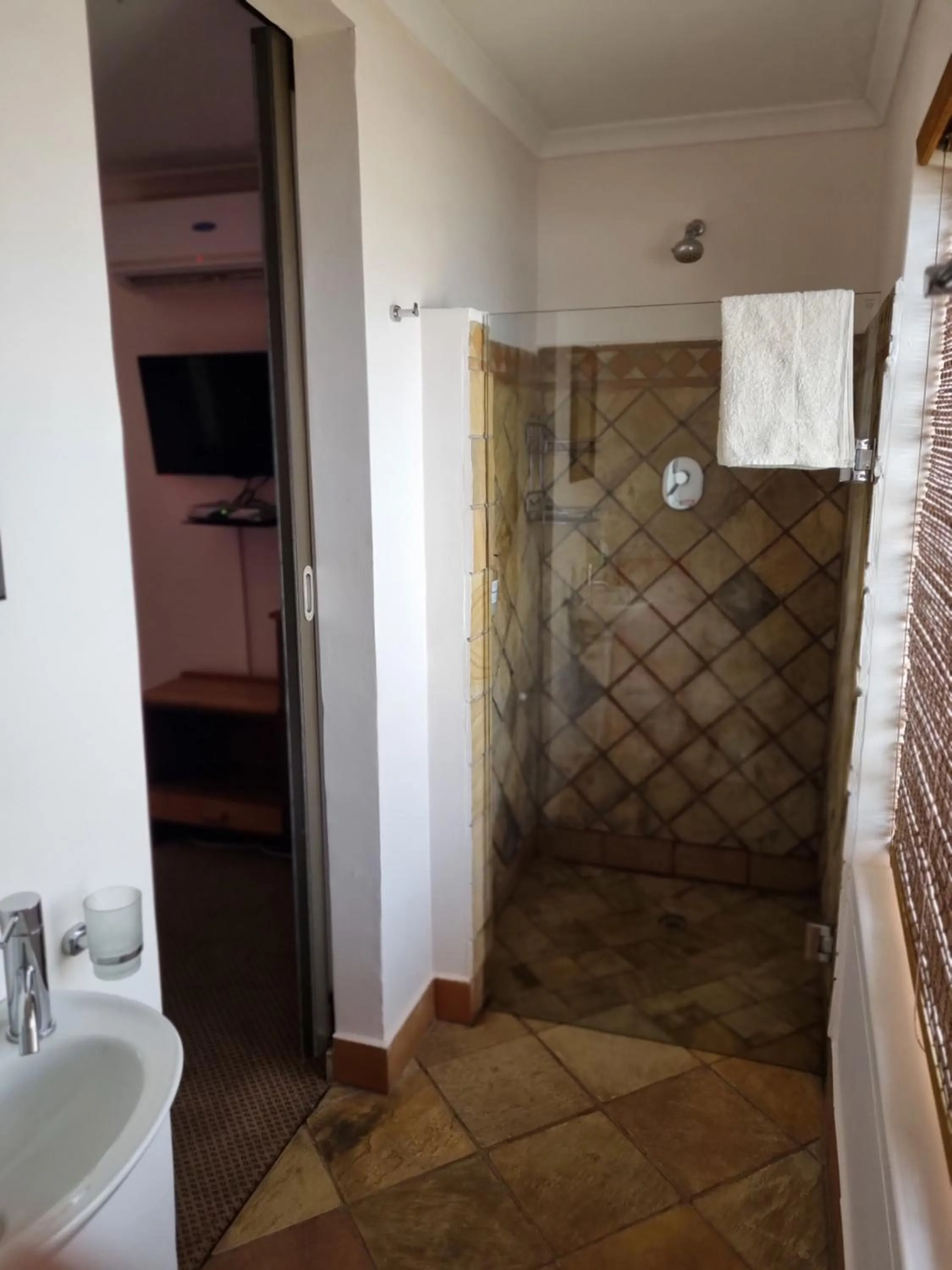 Shower in 19th Hole Golf Villa Guesthouse