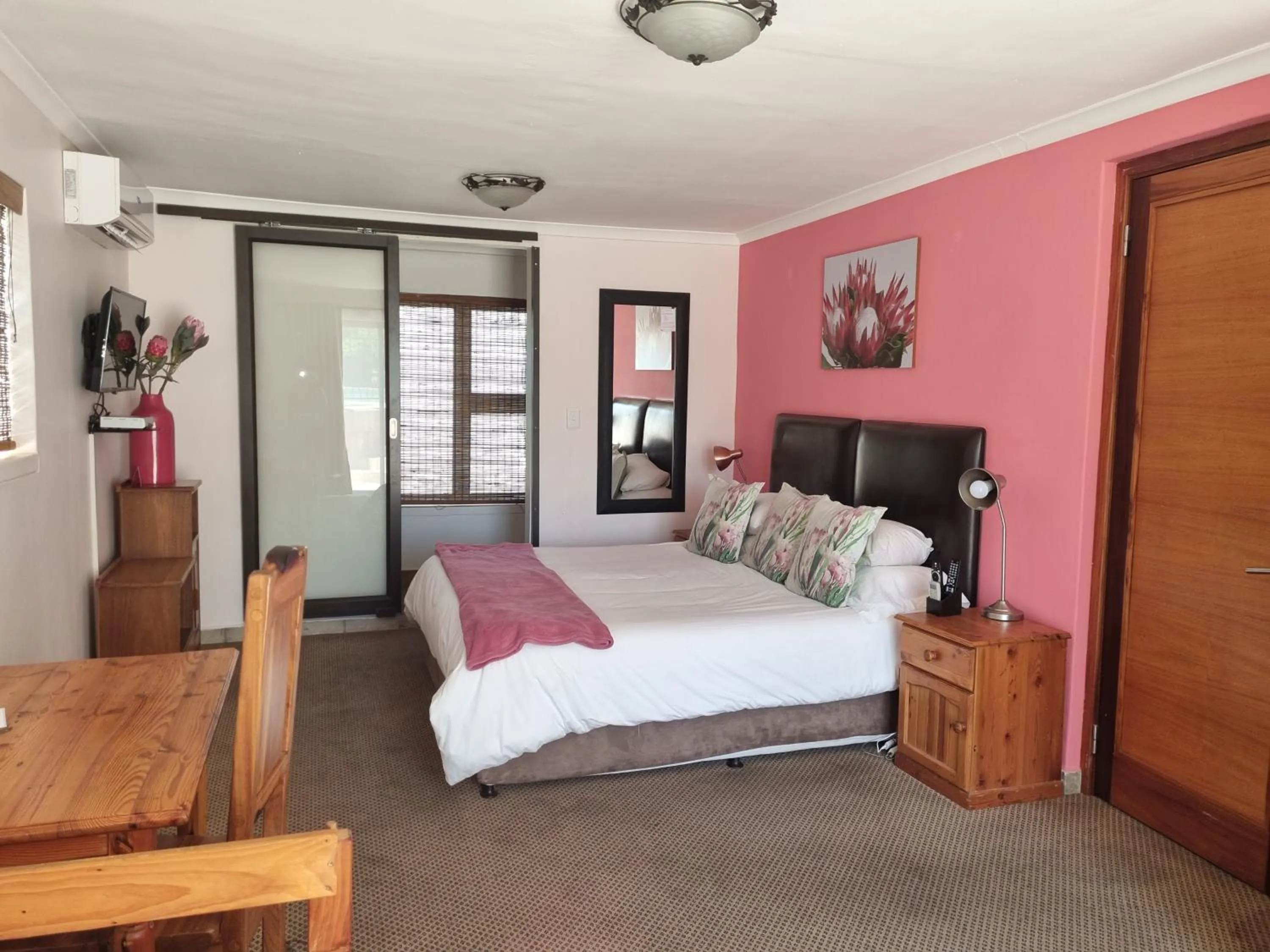 Bedroom, Bed in 19th Hole Golf Villa Guesthouse