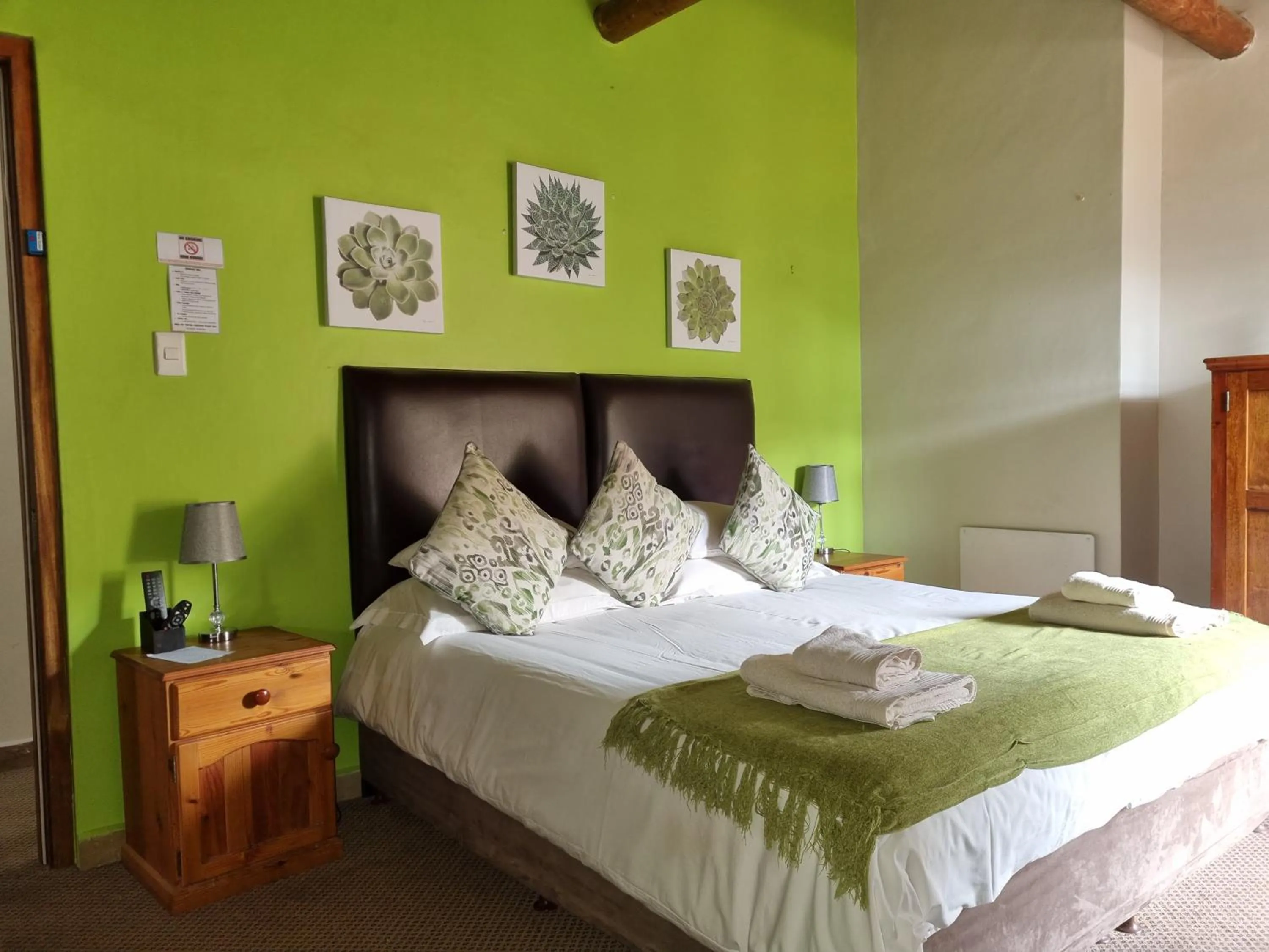 Bedroom, Bed in 19th Hole Golf Villa Guesthouse