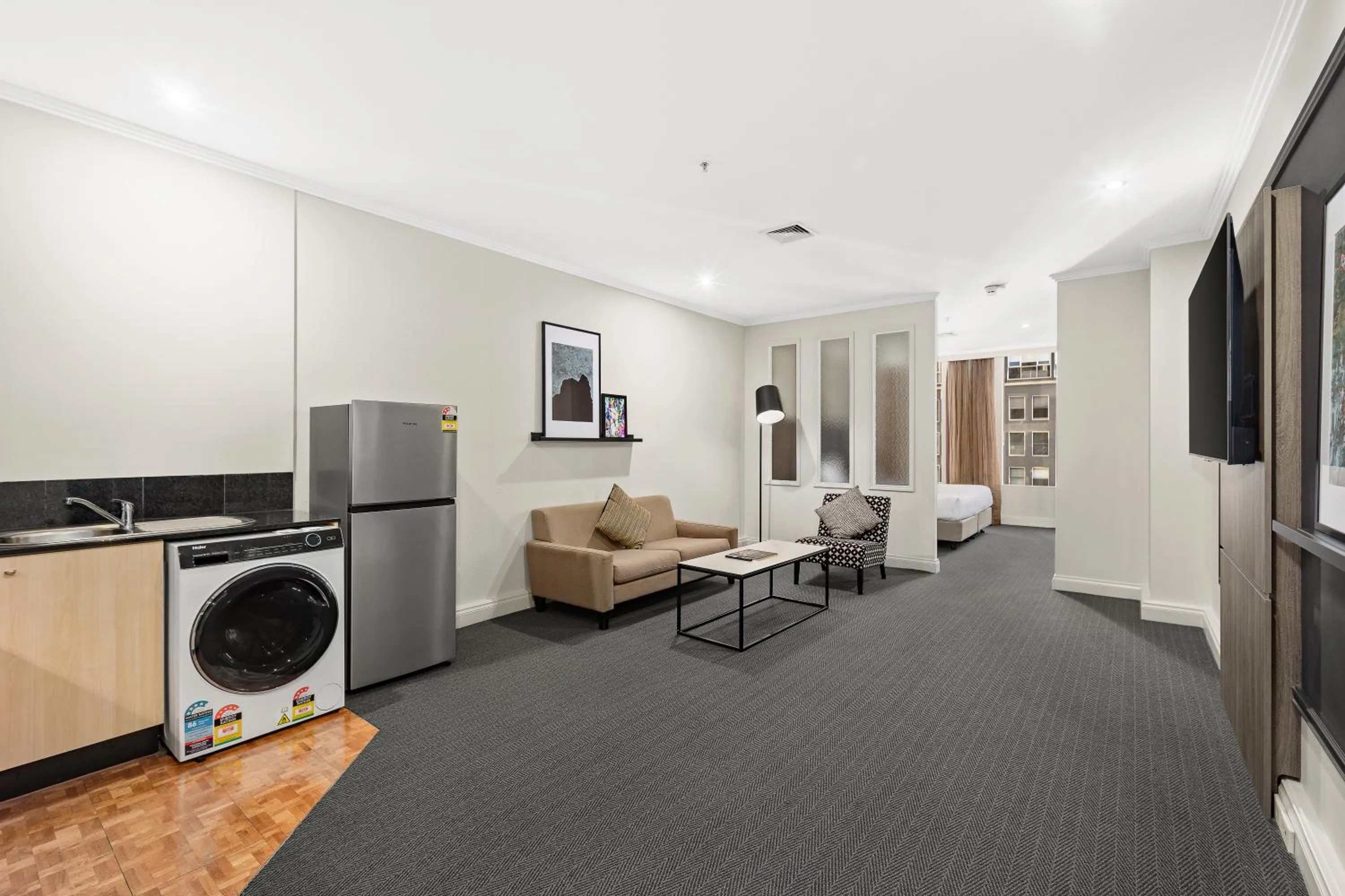 TV and multimedia in Melbourne City Suites