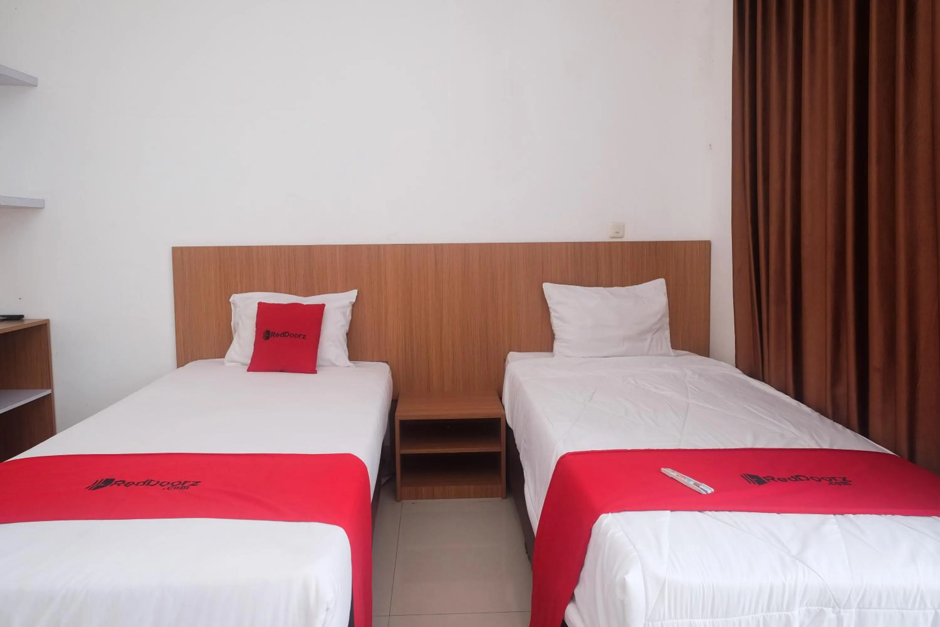 Bedroom, Bed in RedDoorz Syariah Near Simpang Lima Semarang