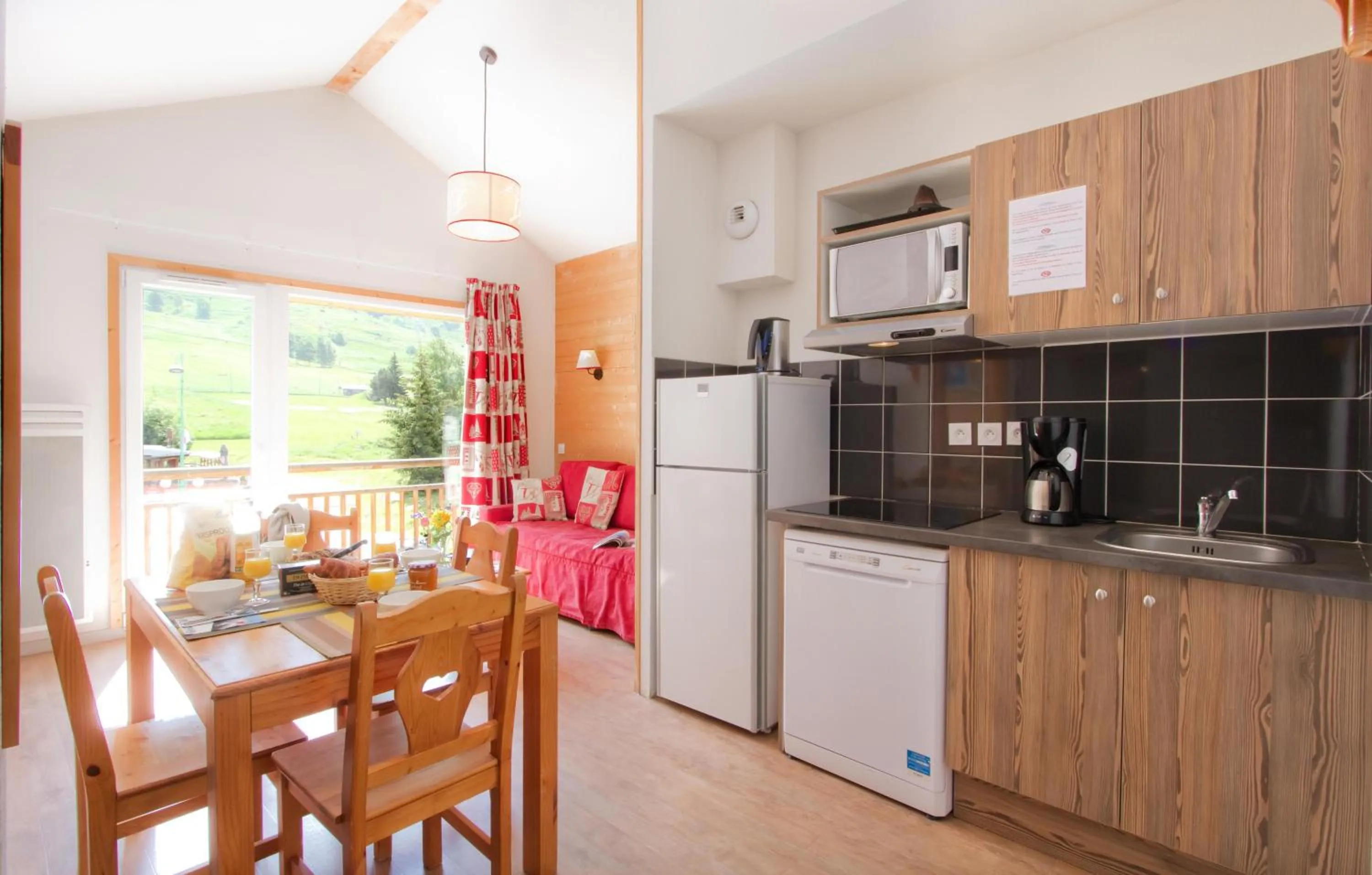 Kitchen or kitchenette in Résidence Odalys L'Ours Blanc