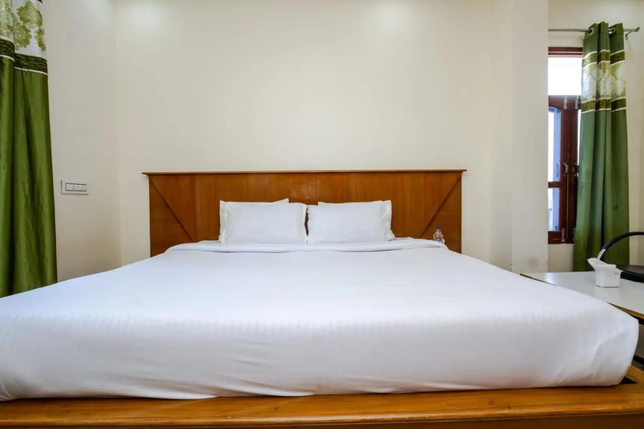 Bed in Hotel Roop