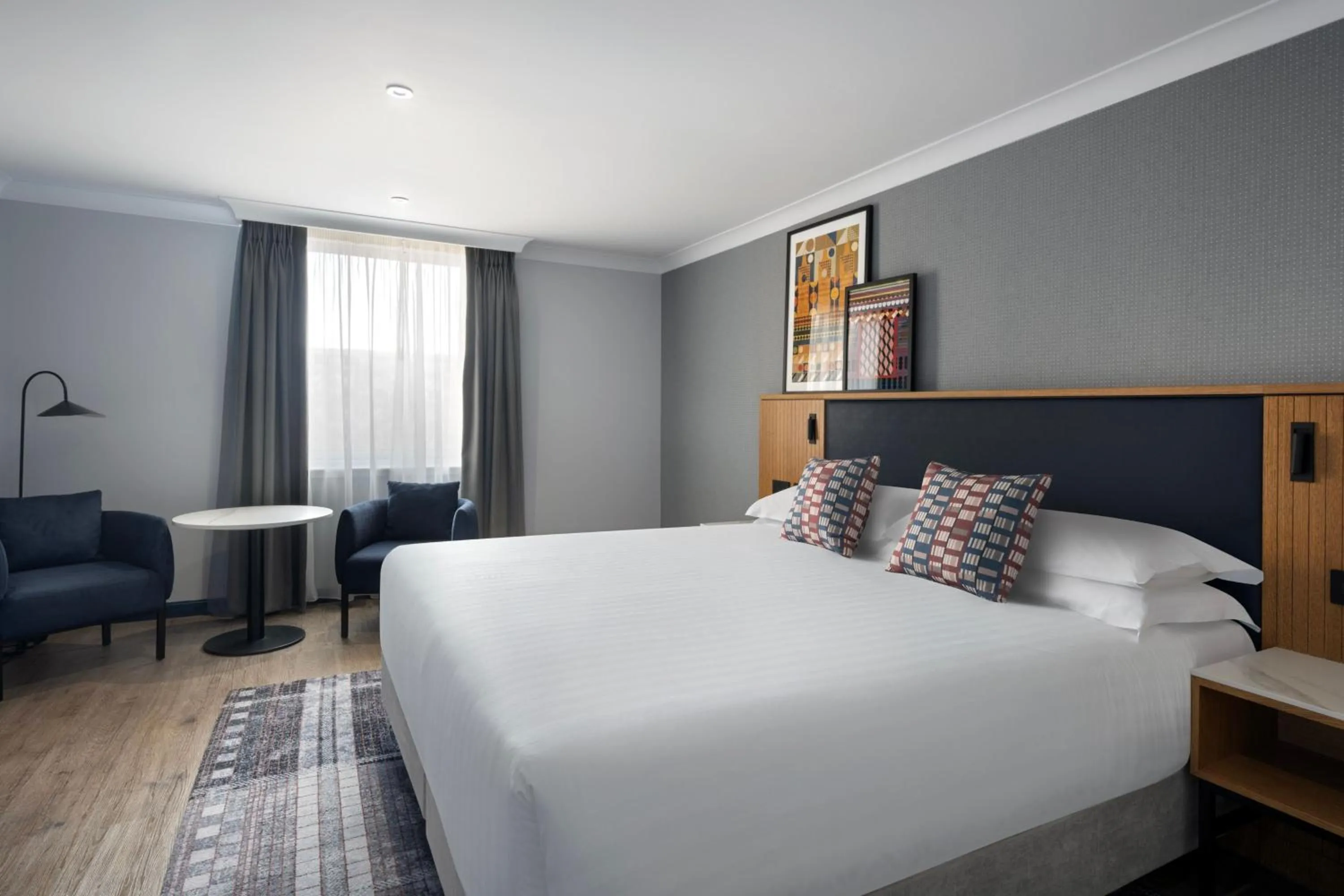 Photo of the whole room, Bed in Edinburgh Marriott Hotel Holyrood