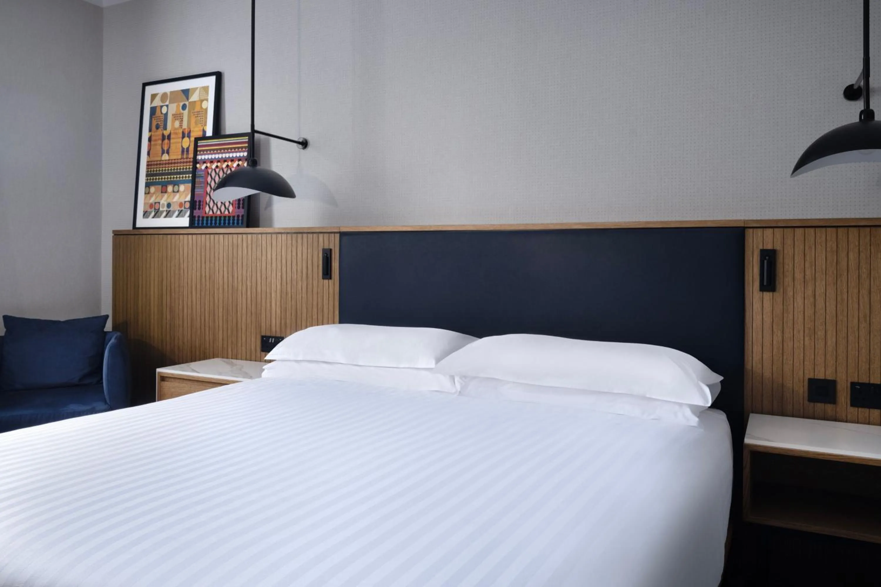 Photo of the whole room, Bed in Edinburgh Marriott Hotel Holyrood