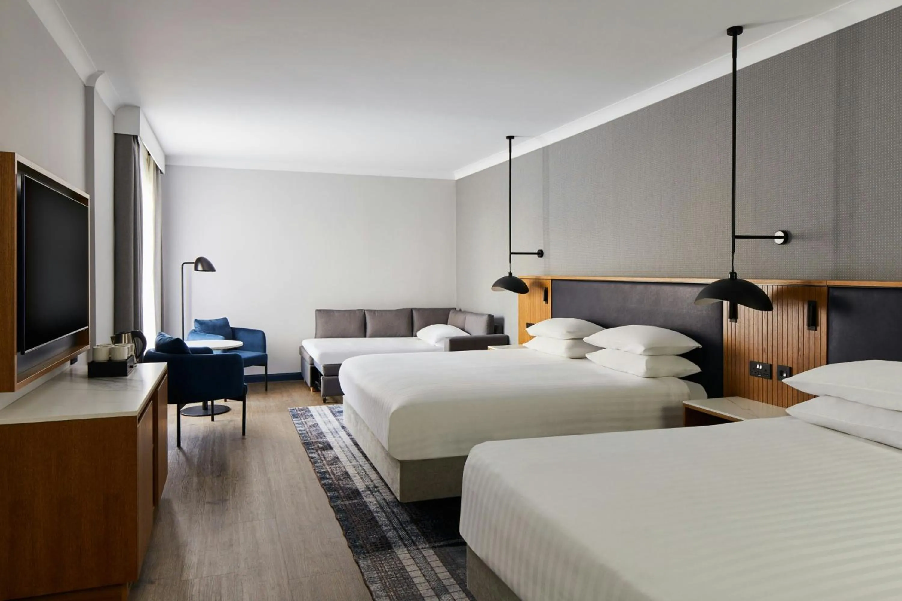 Photo of the whole room, Bed in Edinburgh Marriott Hotel Holyrood