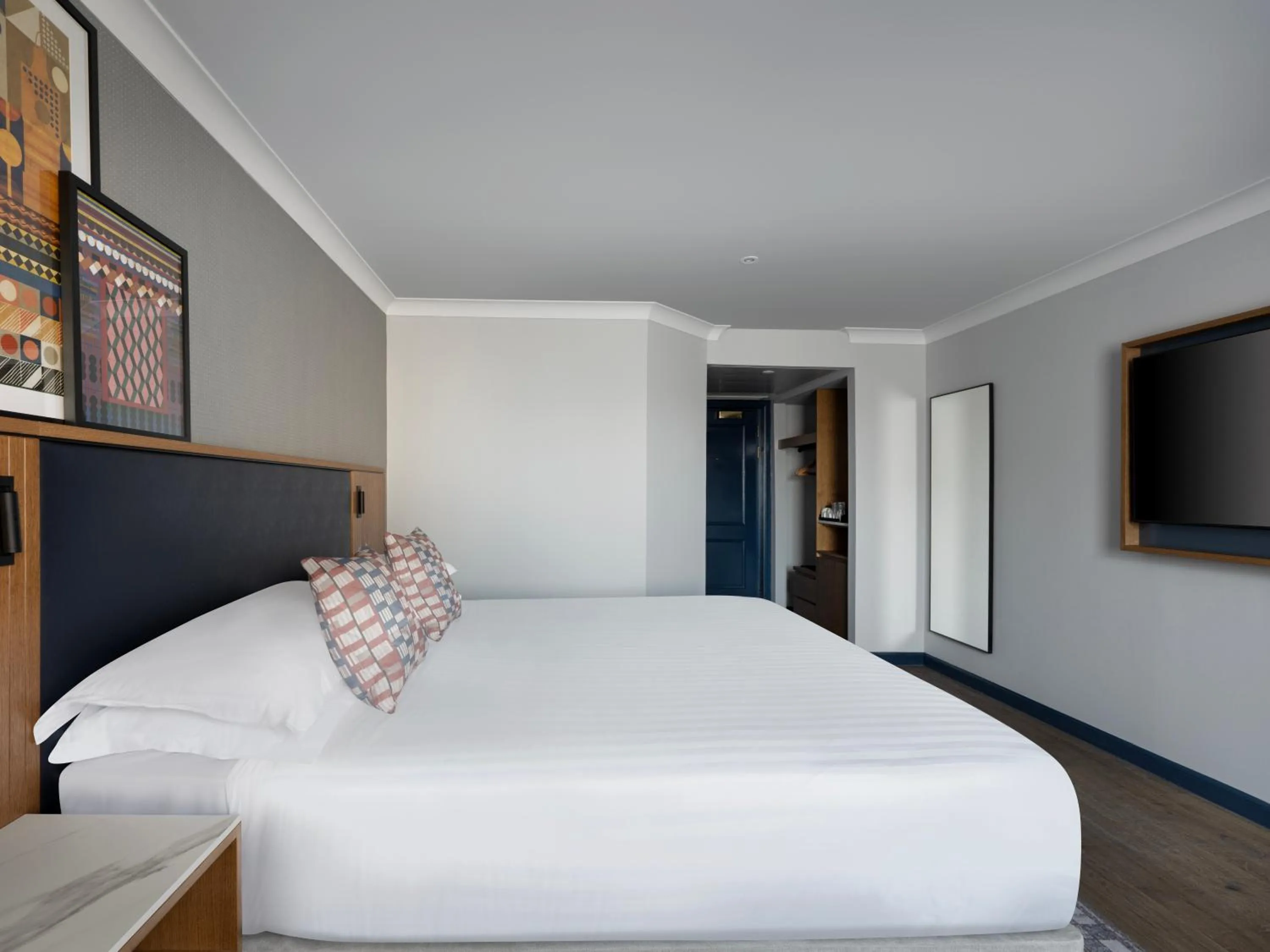 Photo of the whole room, Bed in Edinburgh Marriott Hotel Holyrood