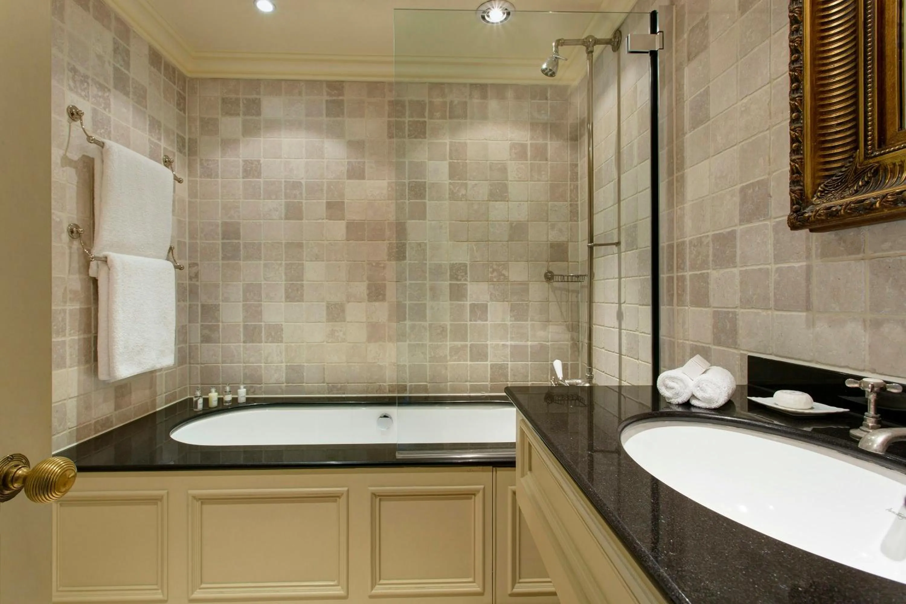 Bathroom in The Gore London - Starhotels Collezione