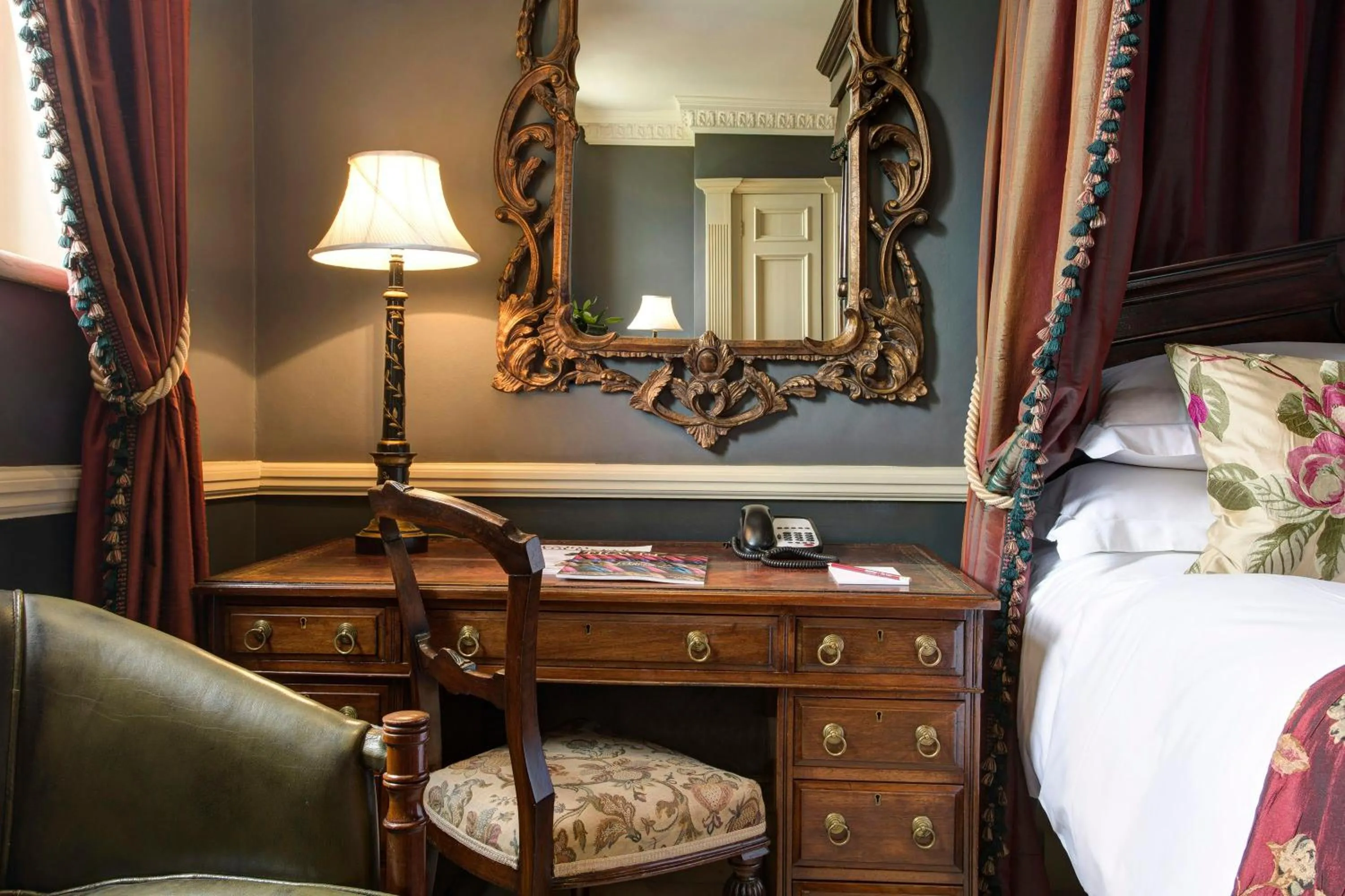 Bedroom, Bed in The Gore London - Starhotels Collezione