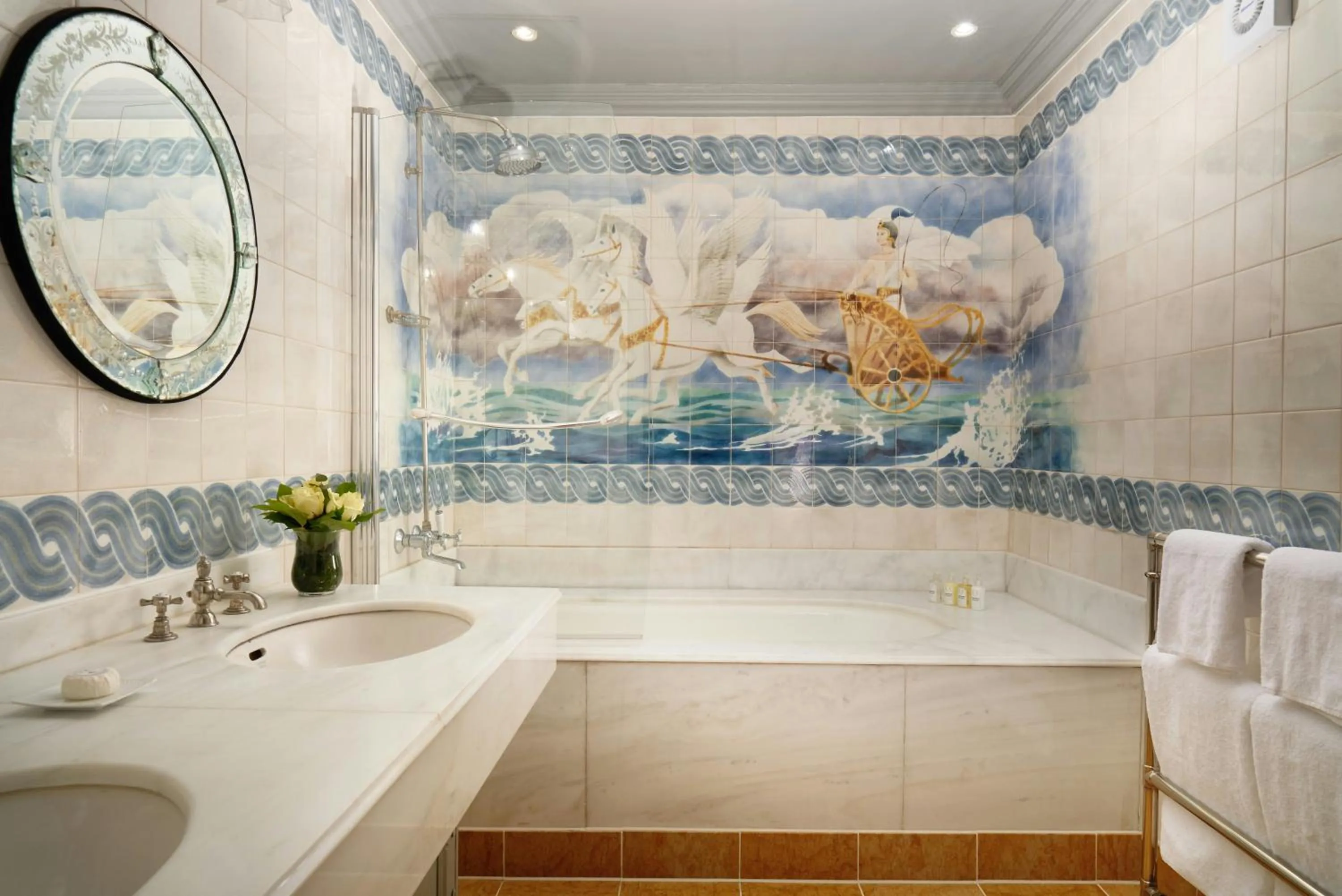 Bathroom in The Gore London - Starhotels Collezione