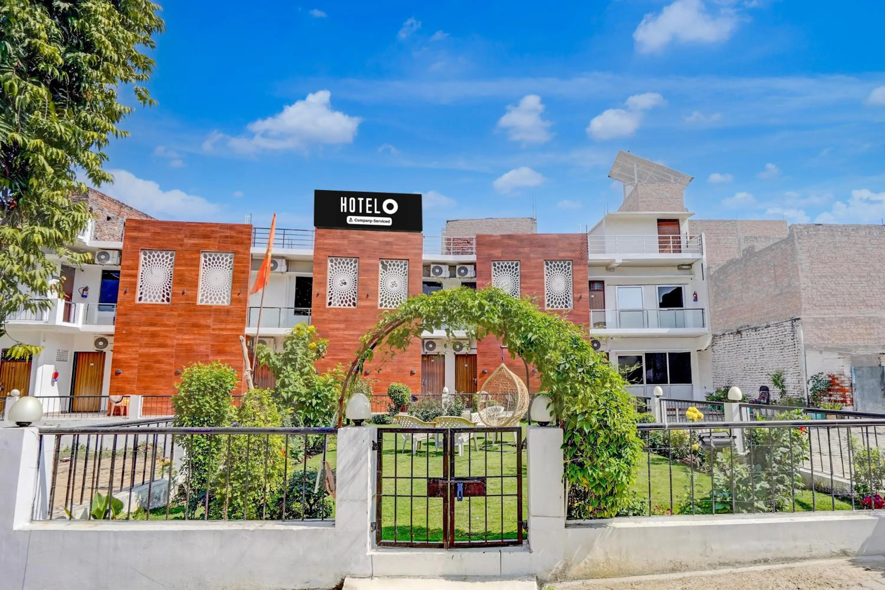 Facade/entrance in Hotel O Ramaland Homestay