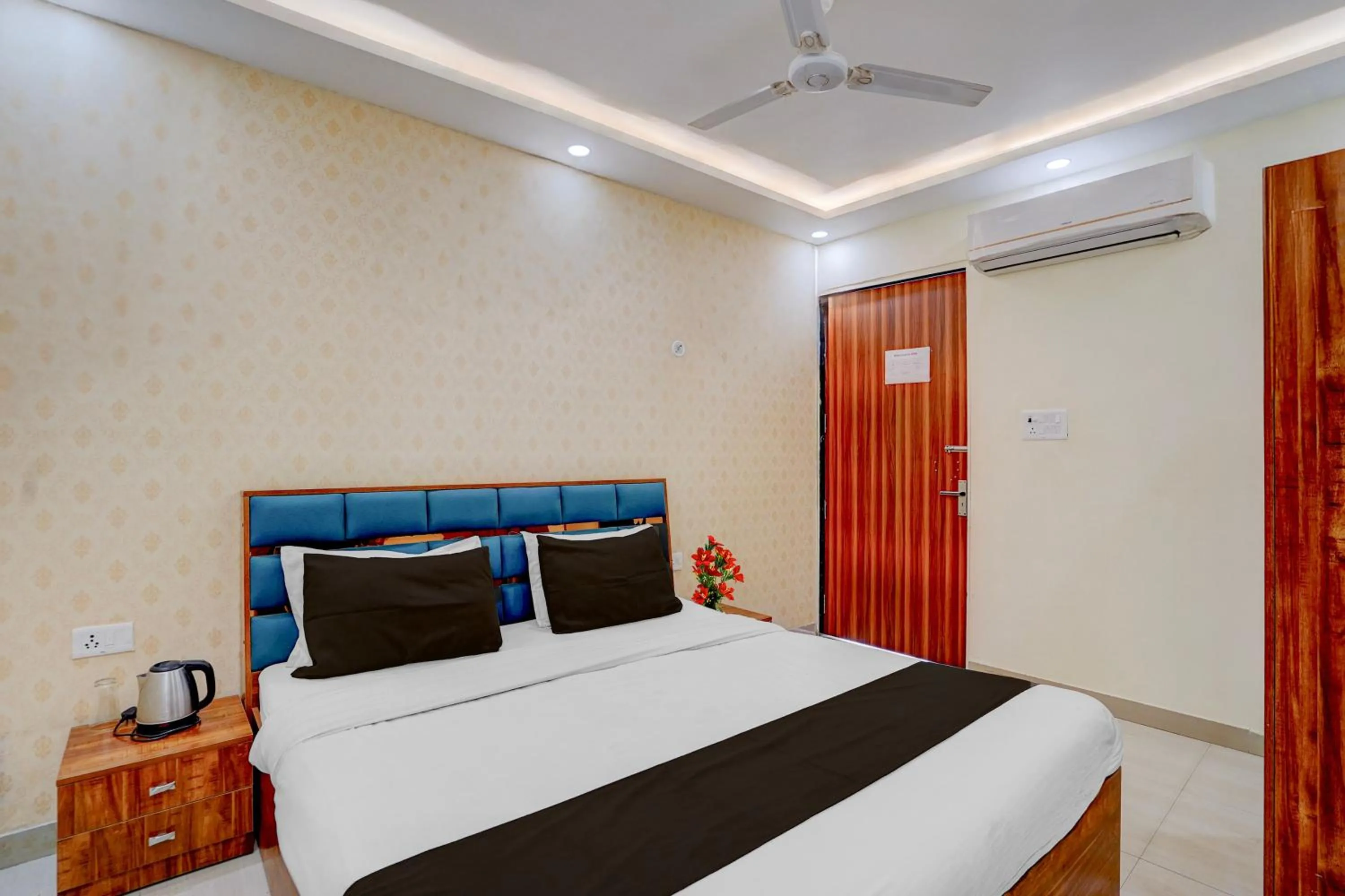 Bedroom, Bed in Hotel O Ramaland Homestay
