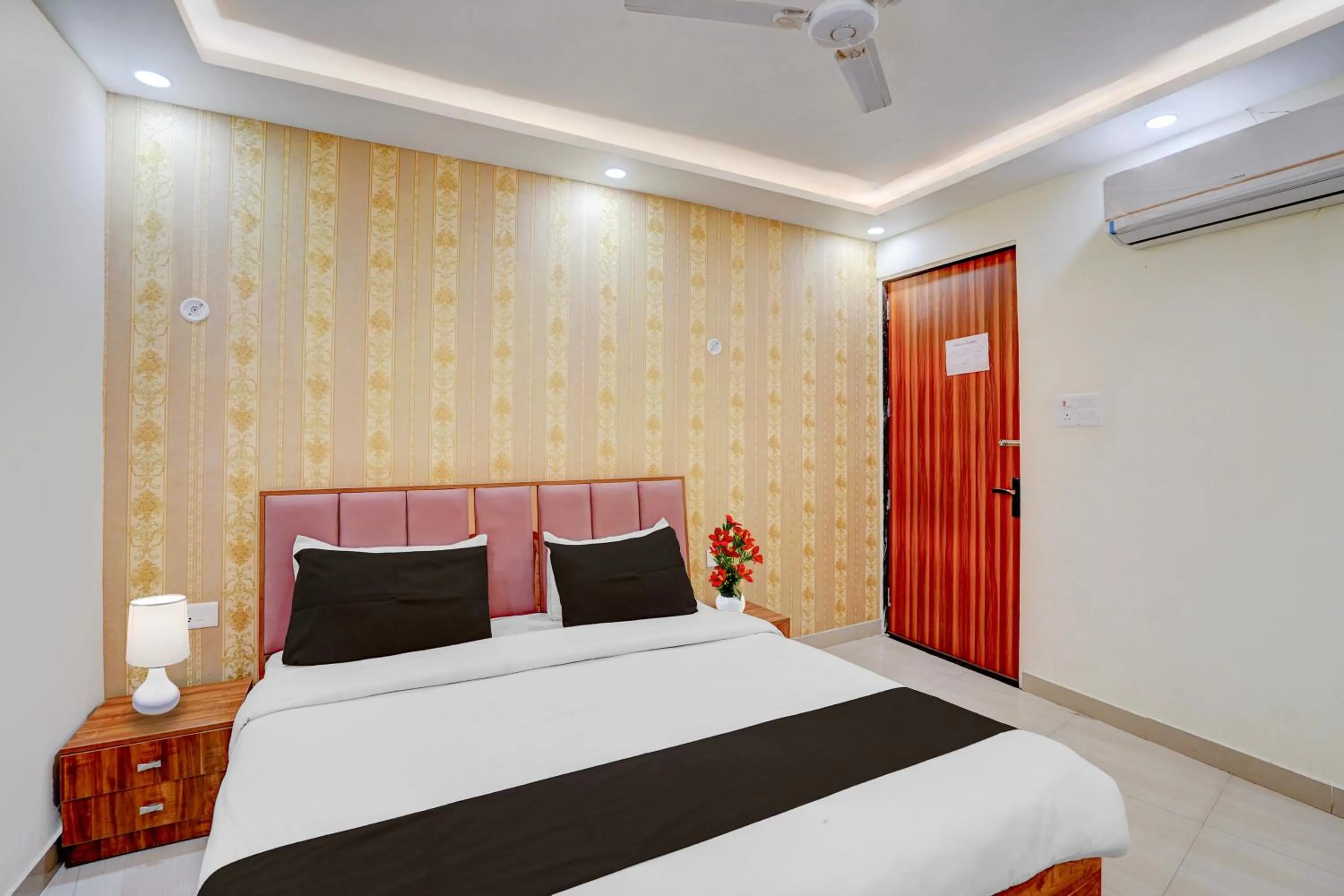Bedroom, Bed in Hotel O Ramaland Homestay