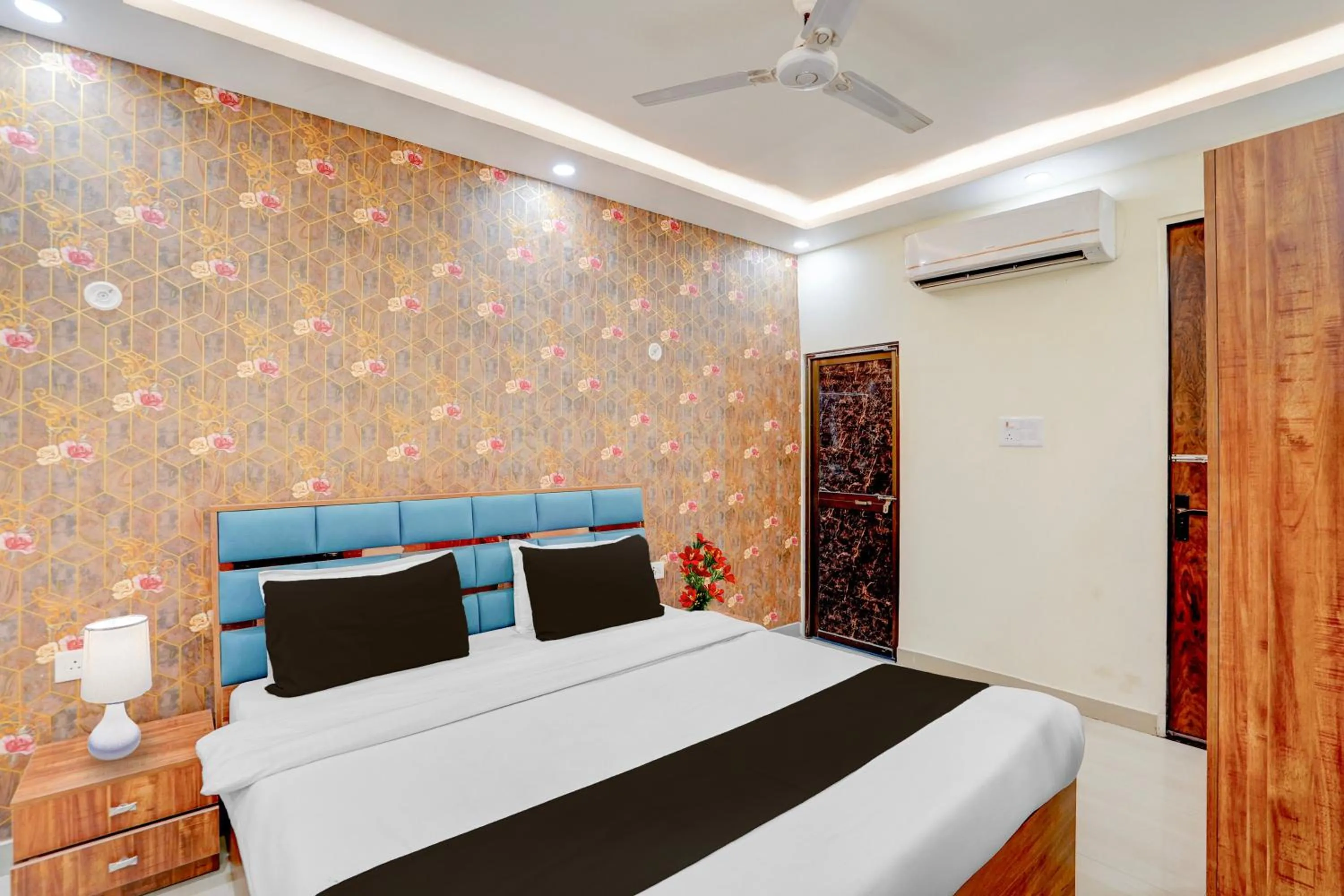 Bedroom, Bed in Hotel O Ramaland Homestay